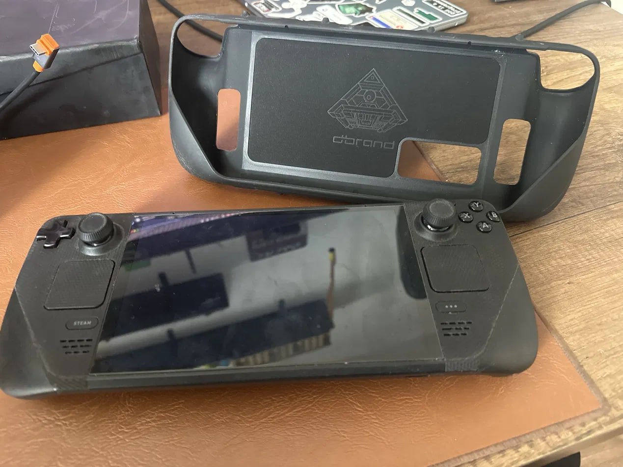 Steam Deck OLED 512GB + dbrand комплект + док-станция Baseus