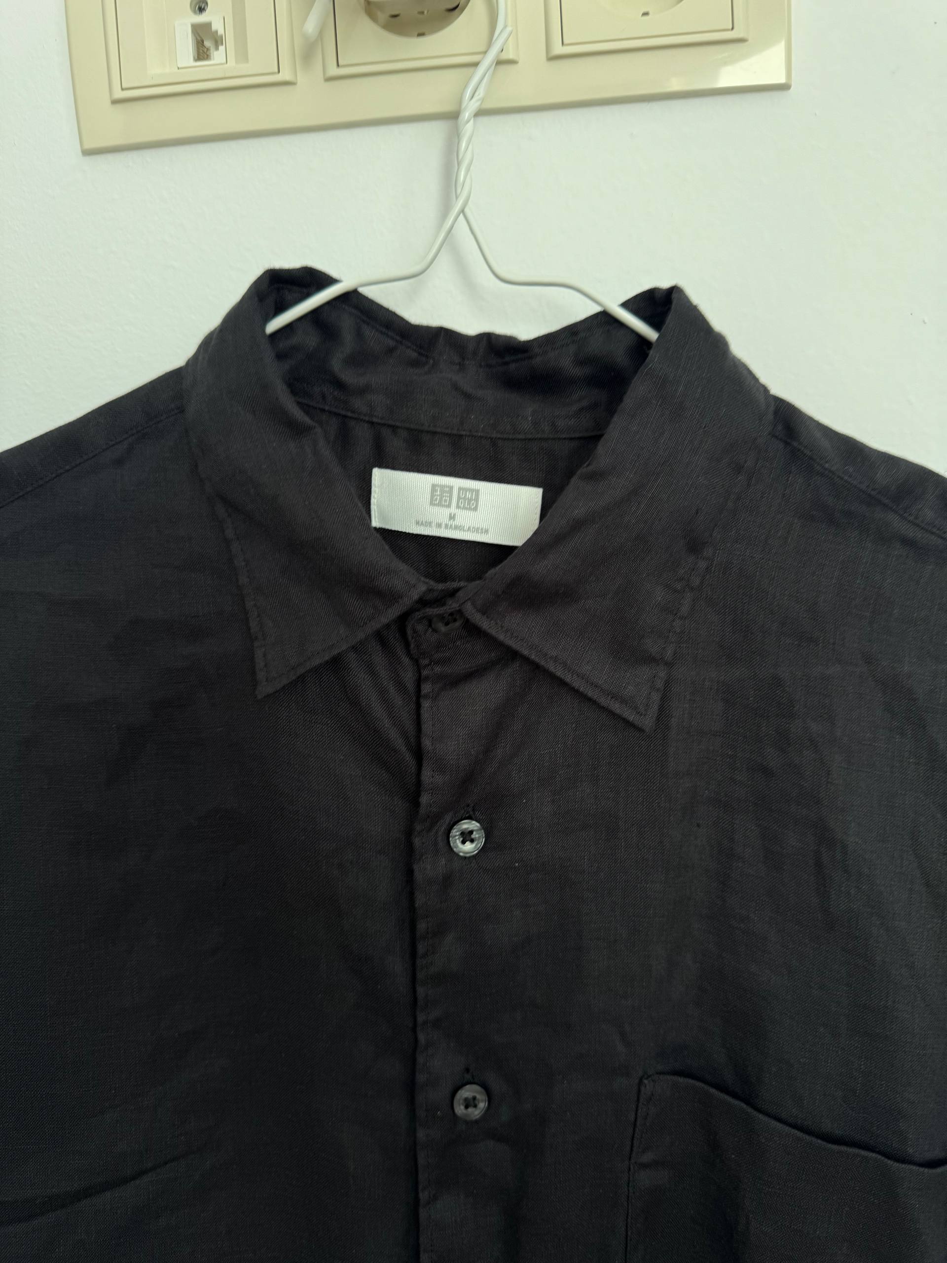 Черная рубашка UNIQLO, размер M