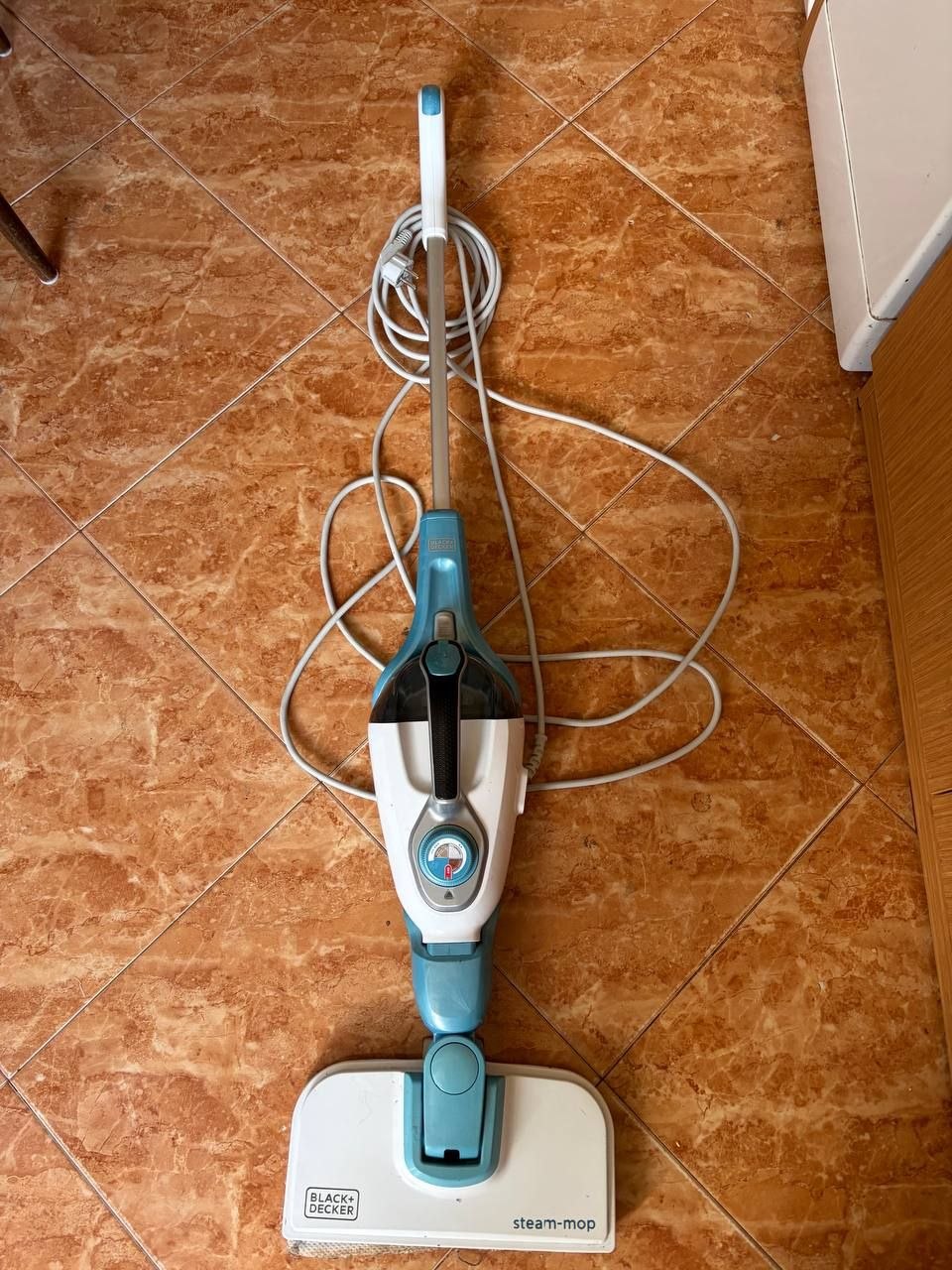 Паровая швабра Black+Decker Steam-Mop 9-в-1 с рукавицей SteaMitt