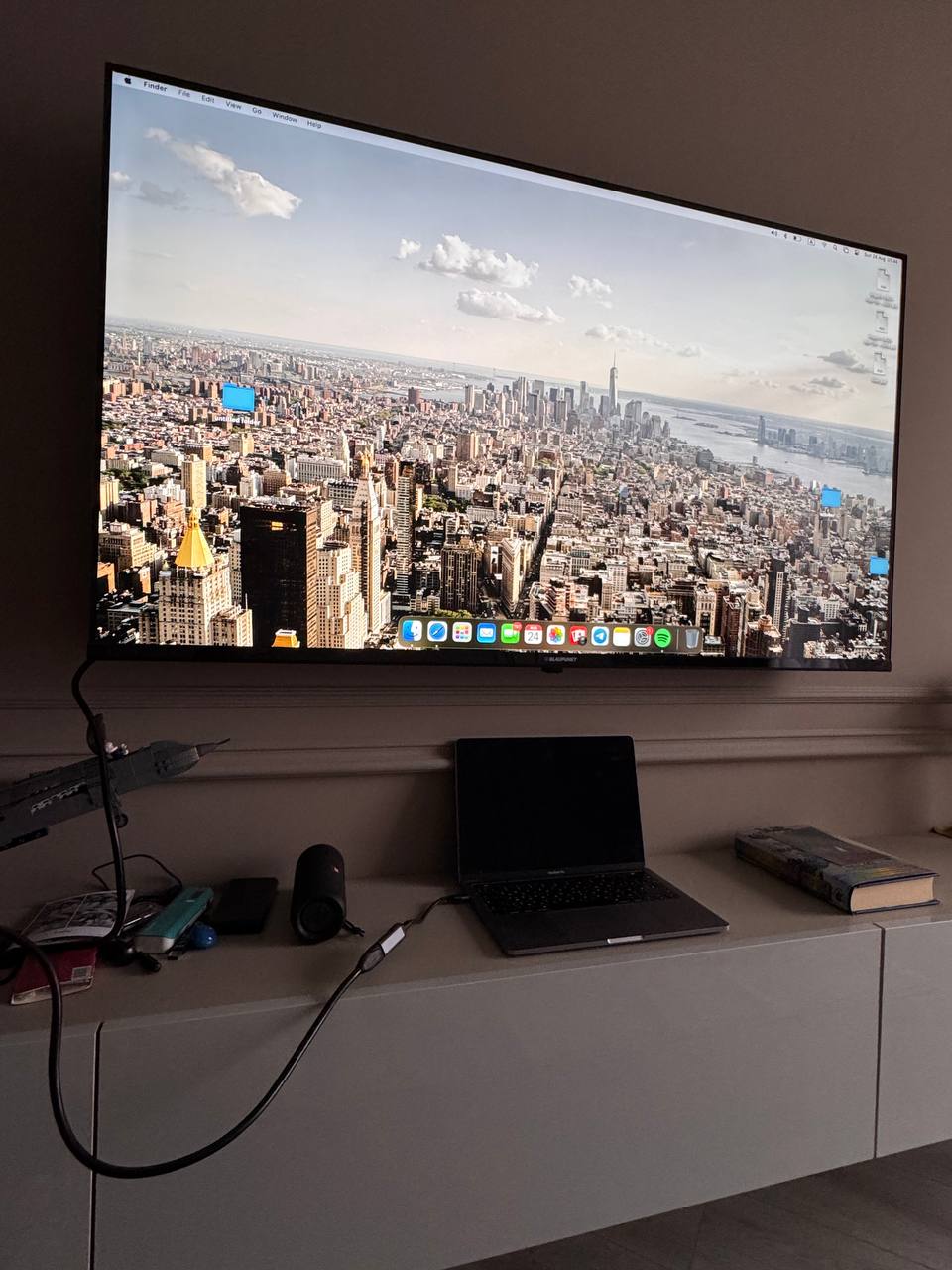 MacBook Pro (неисправен экран) + HDMI кабель и переходник