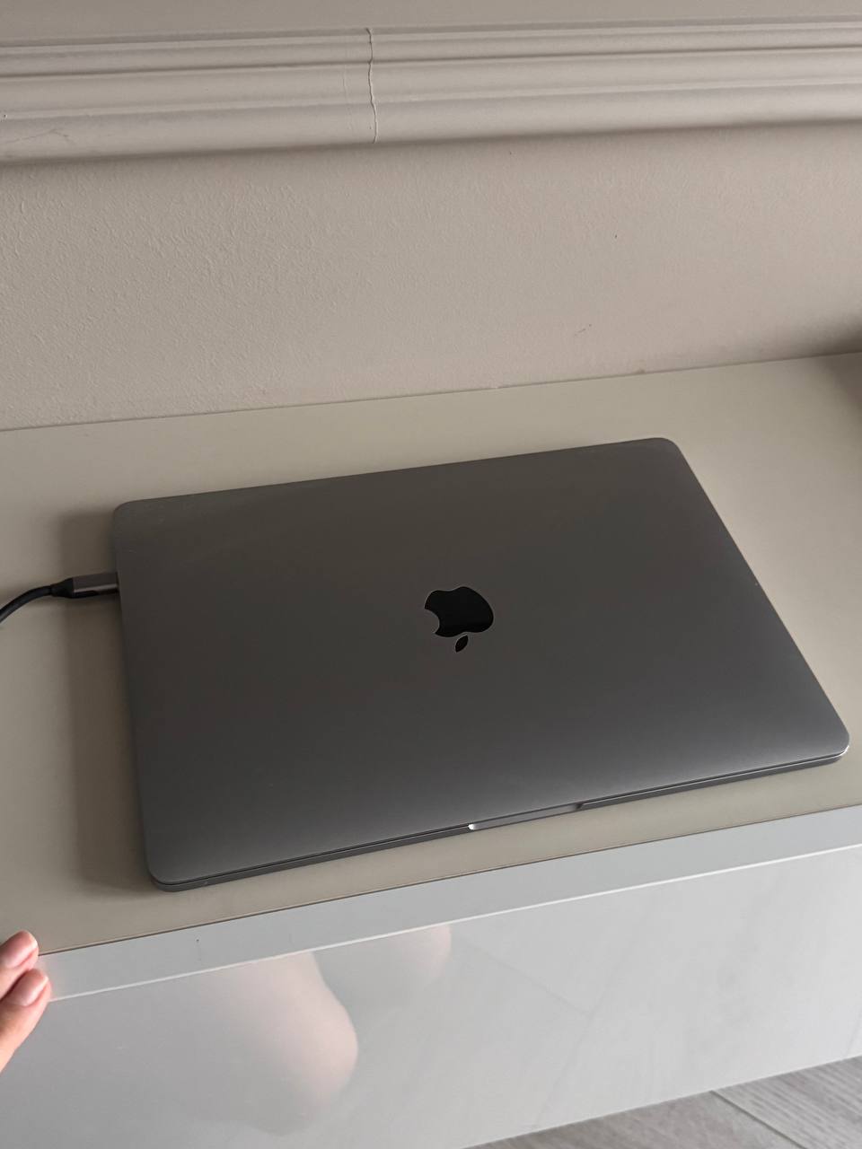 MacBook Pro (неисправен экран) + HDMI кабель и переходник