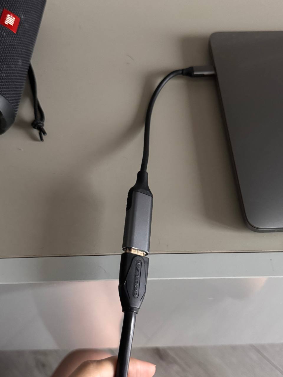 MacBook Pro (неисправен экран) + HDMI кабель и переходник