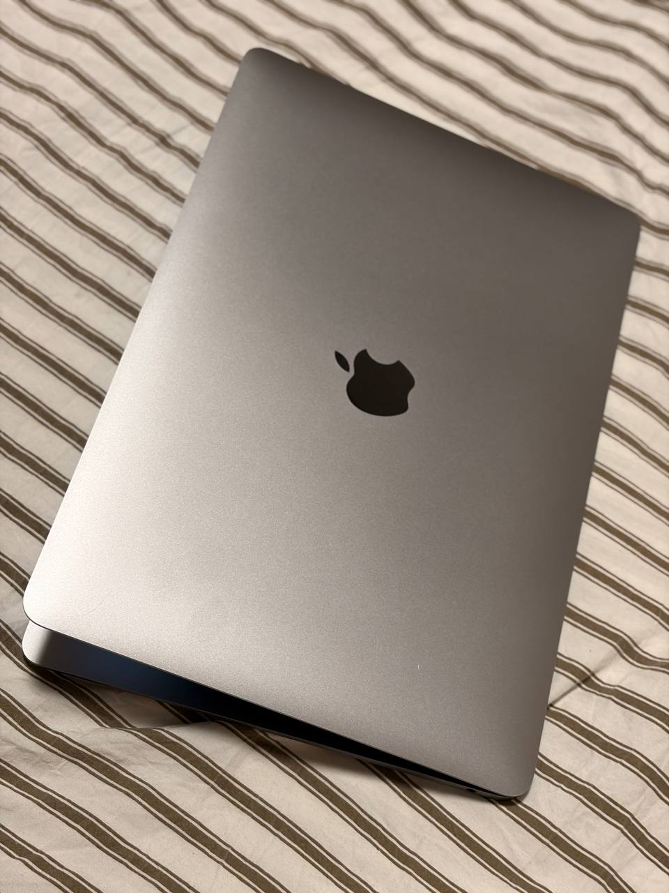 MacBook Air 13" M1 8/256 ГБ