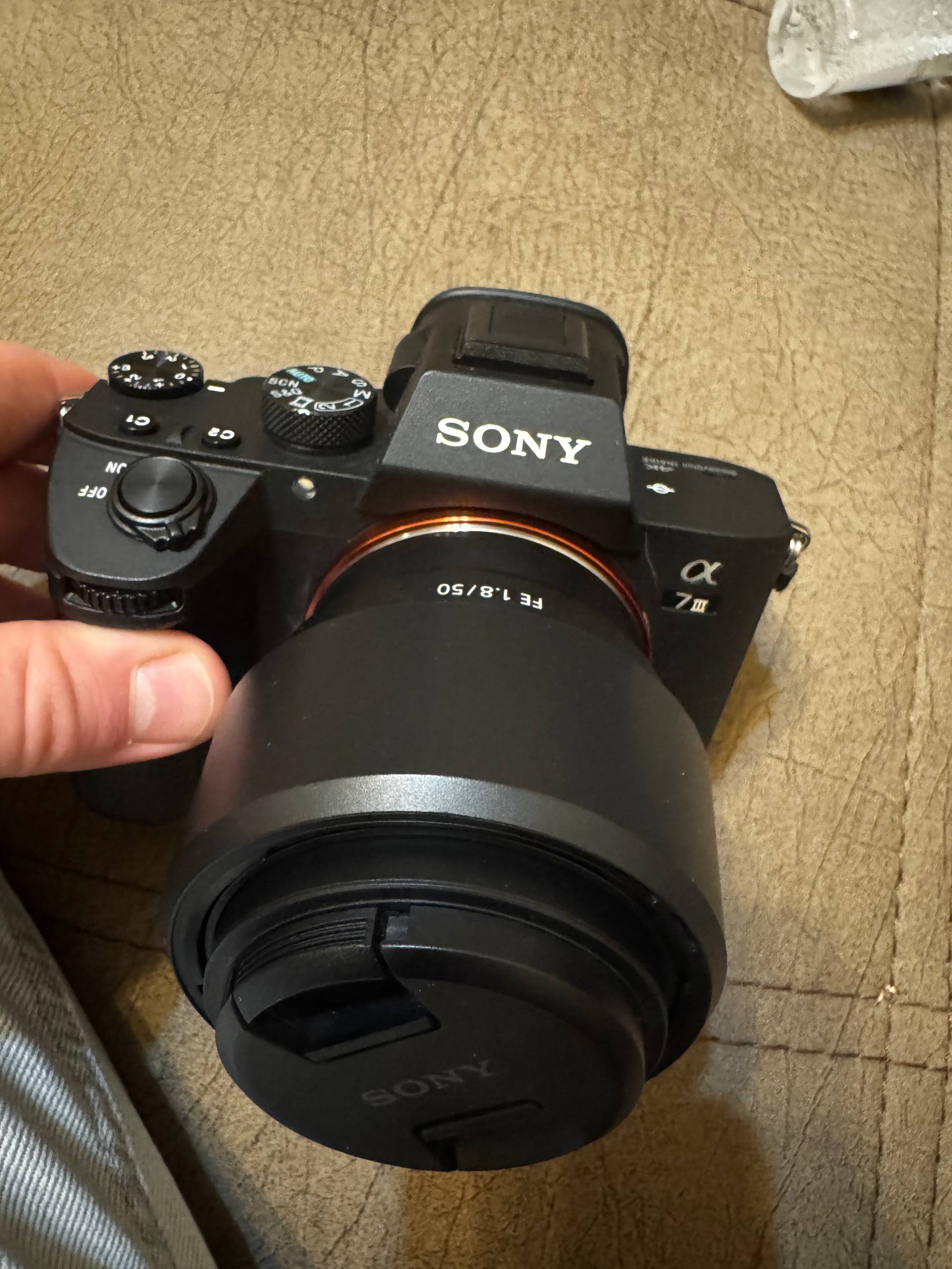 Фотоаппарат Sony A7 III + объектив Sony 50mm f/1.8