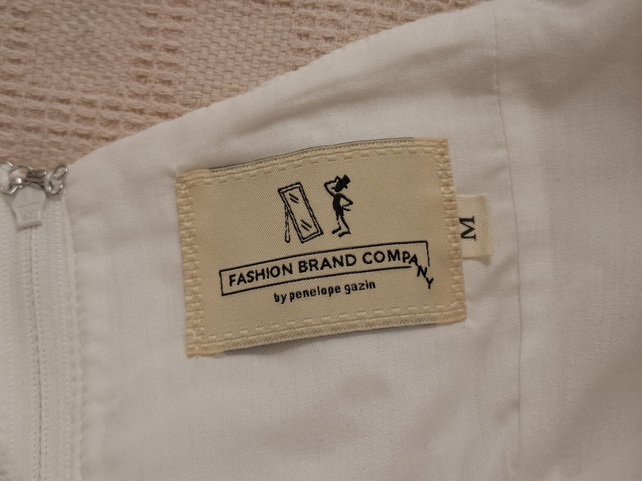 Белое мини-платье Fashion Brand Company