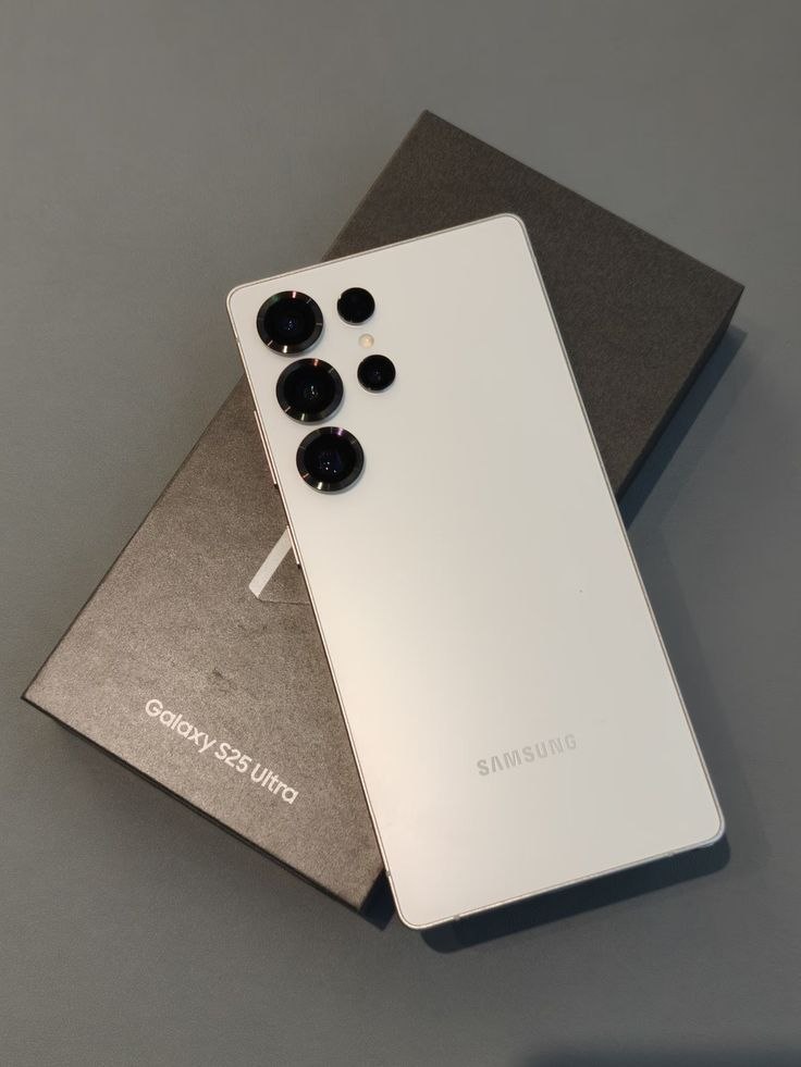 Samsung Galaxy S25 Ultra, идеальное состояние, на гарантии