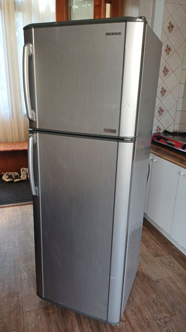 Холодильник Samsung