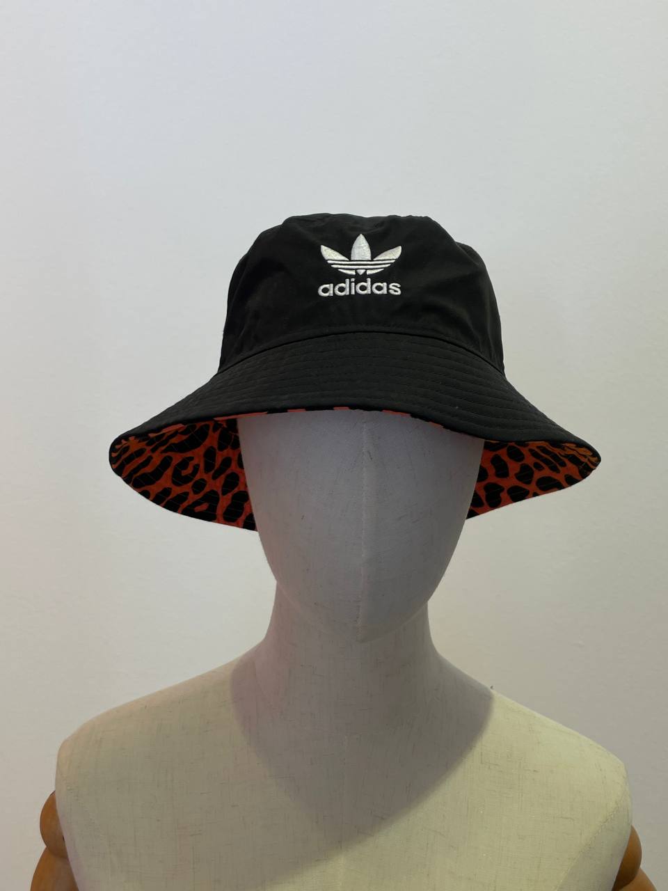 Двусторонняя панама Adidas