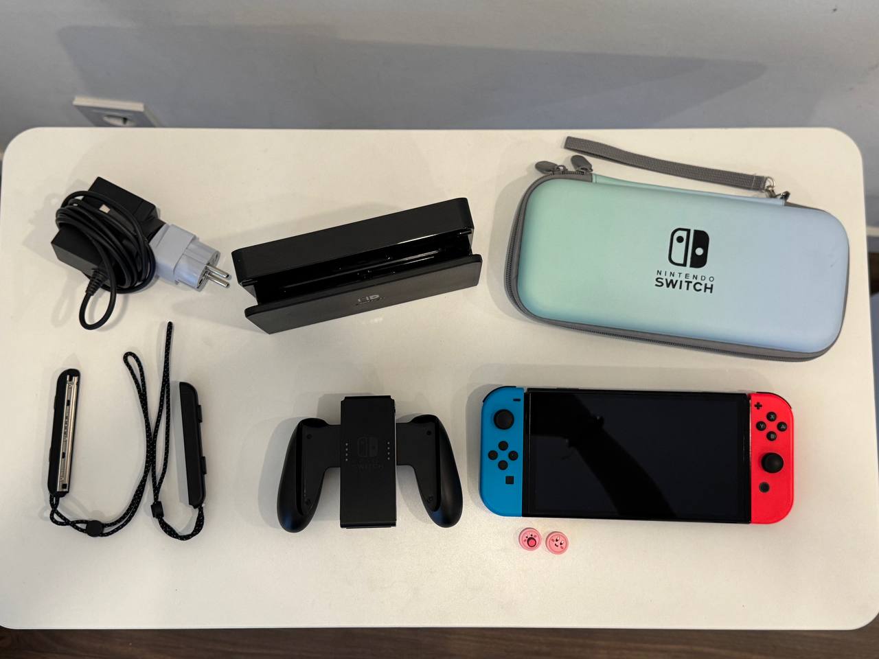 Nintendo Switch OLED с док-станцией и аксессуарами