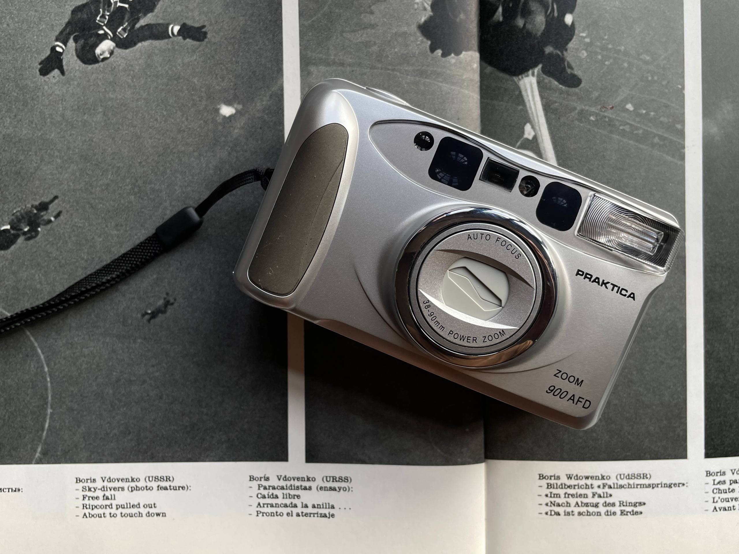 Плёночная камера Praktica zoom 900 AFD
