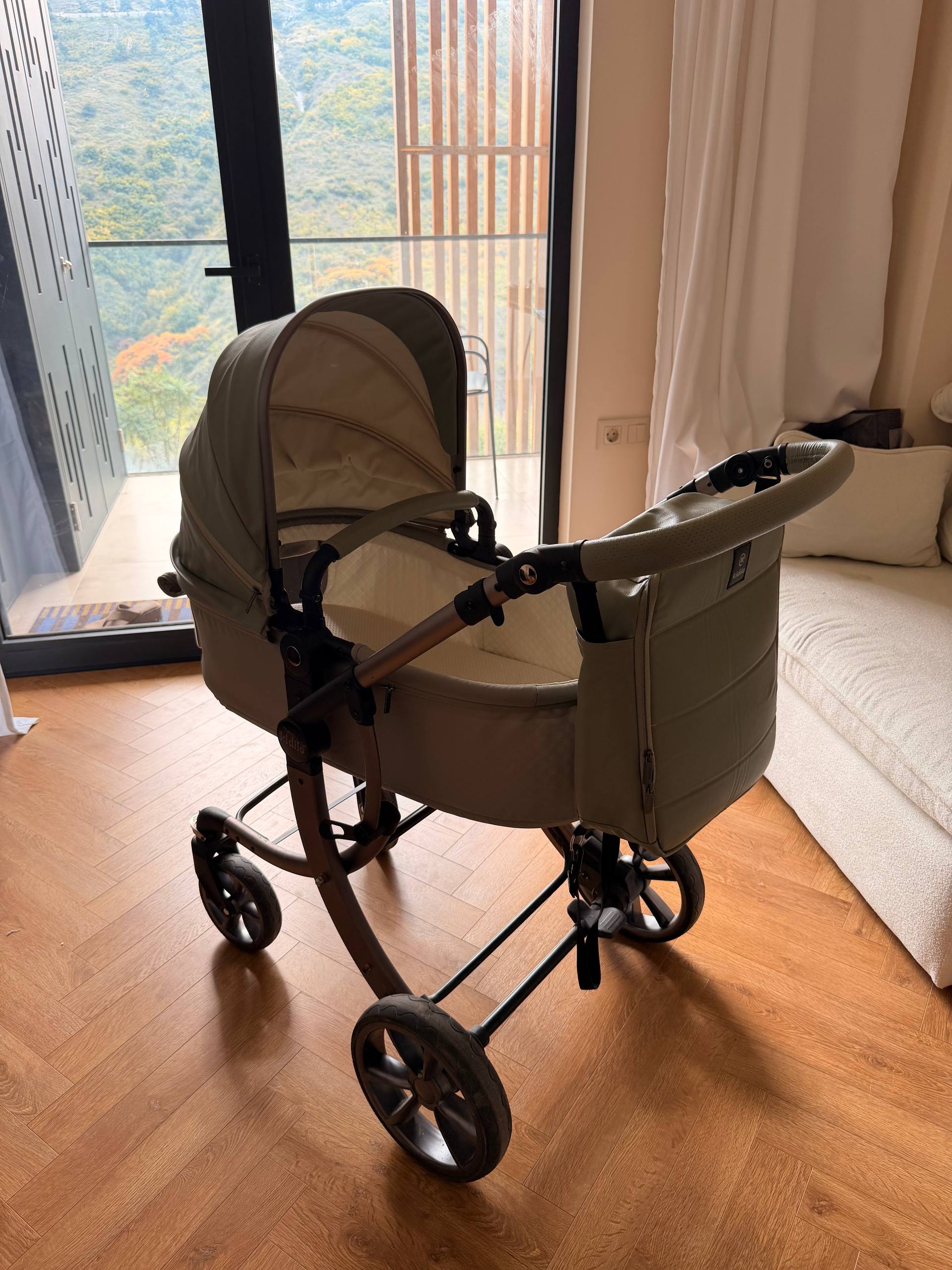Детская коляска Kidilo 609 2-in-1 Travel System с автолюлькой