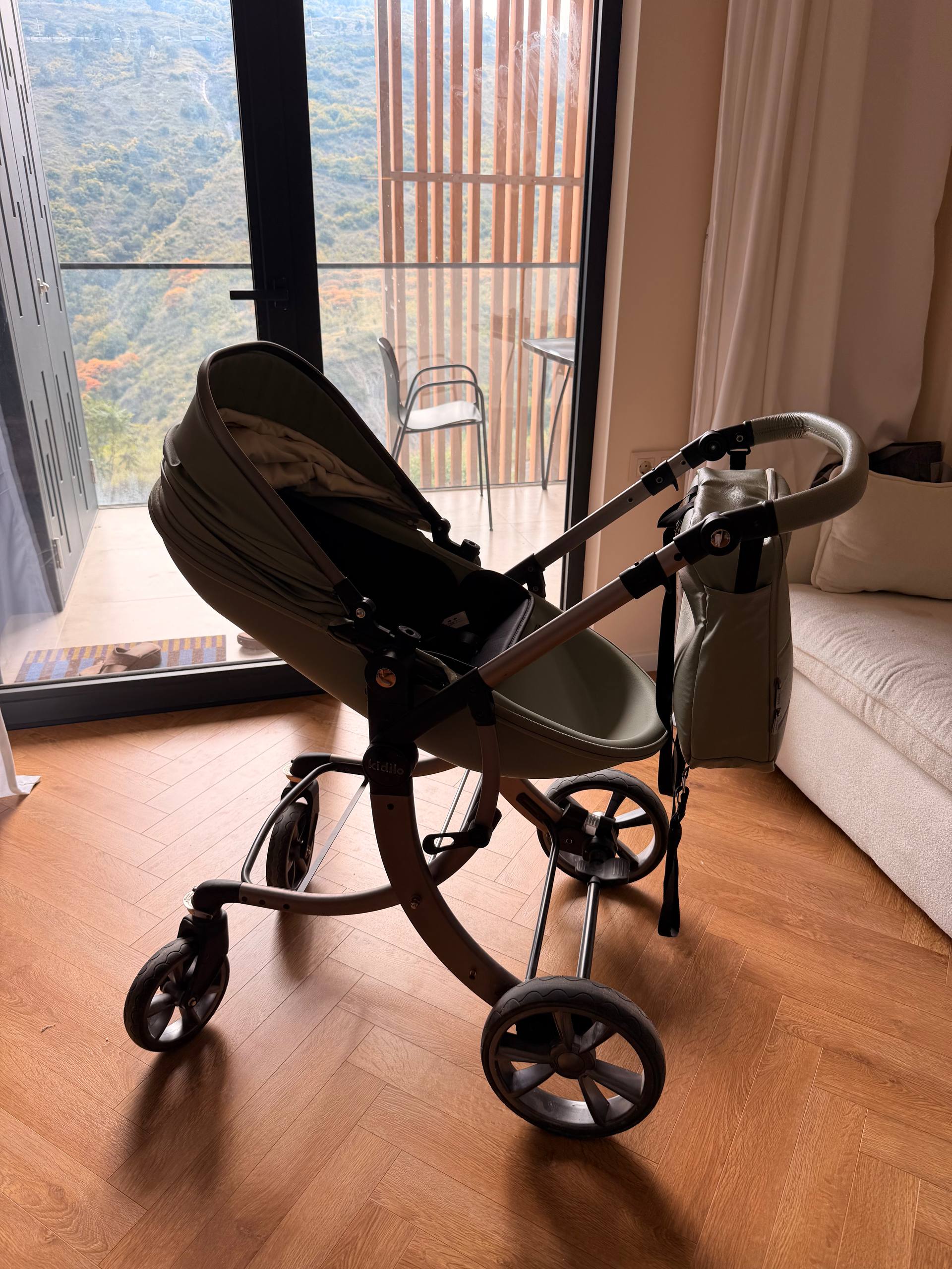 Детская коляска Kidilo 609 2-in-1 Travel System с автолюлькой