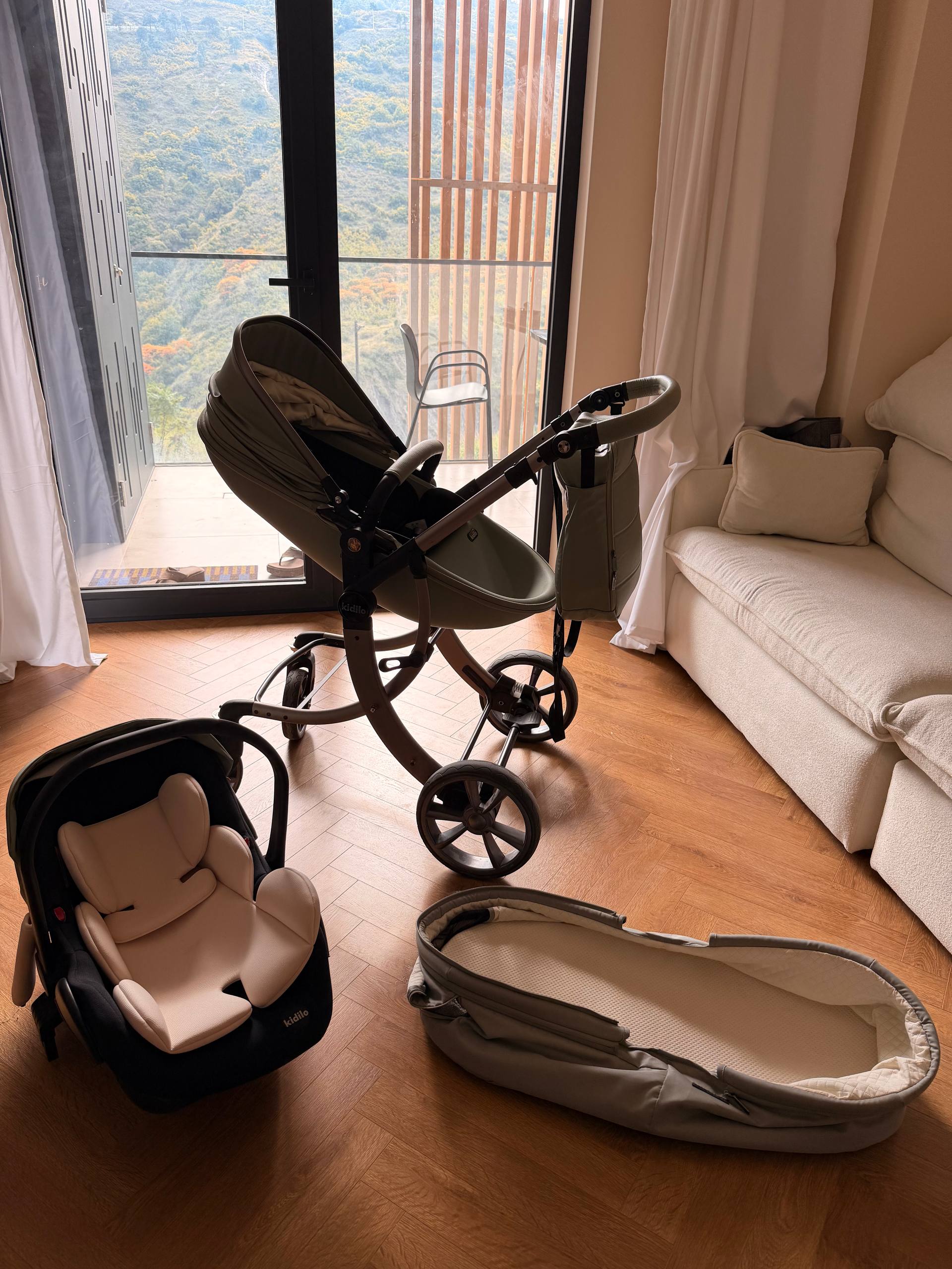 Детская коляска Kidilo 609 2-in-1 Travel System с автолюлькой