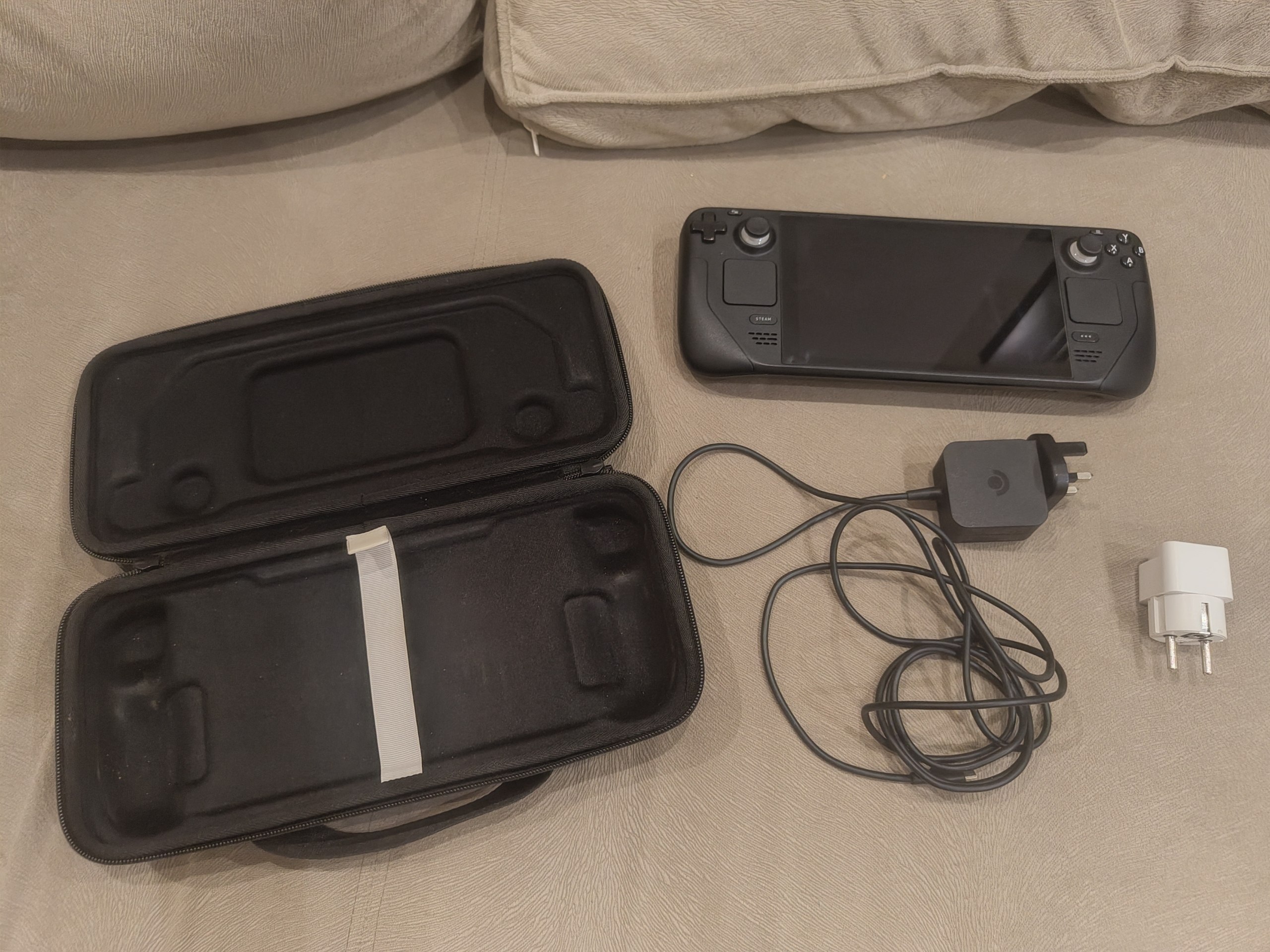 Steam Deck LCD 1TB с кейсом, зарядкой и переходником
