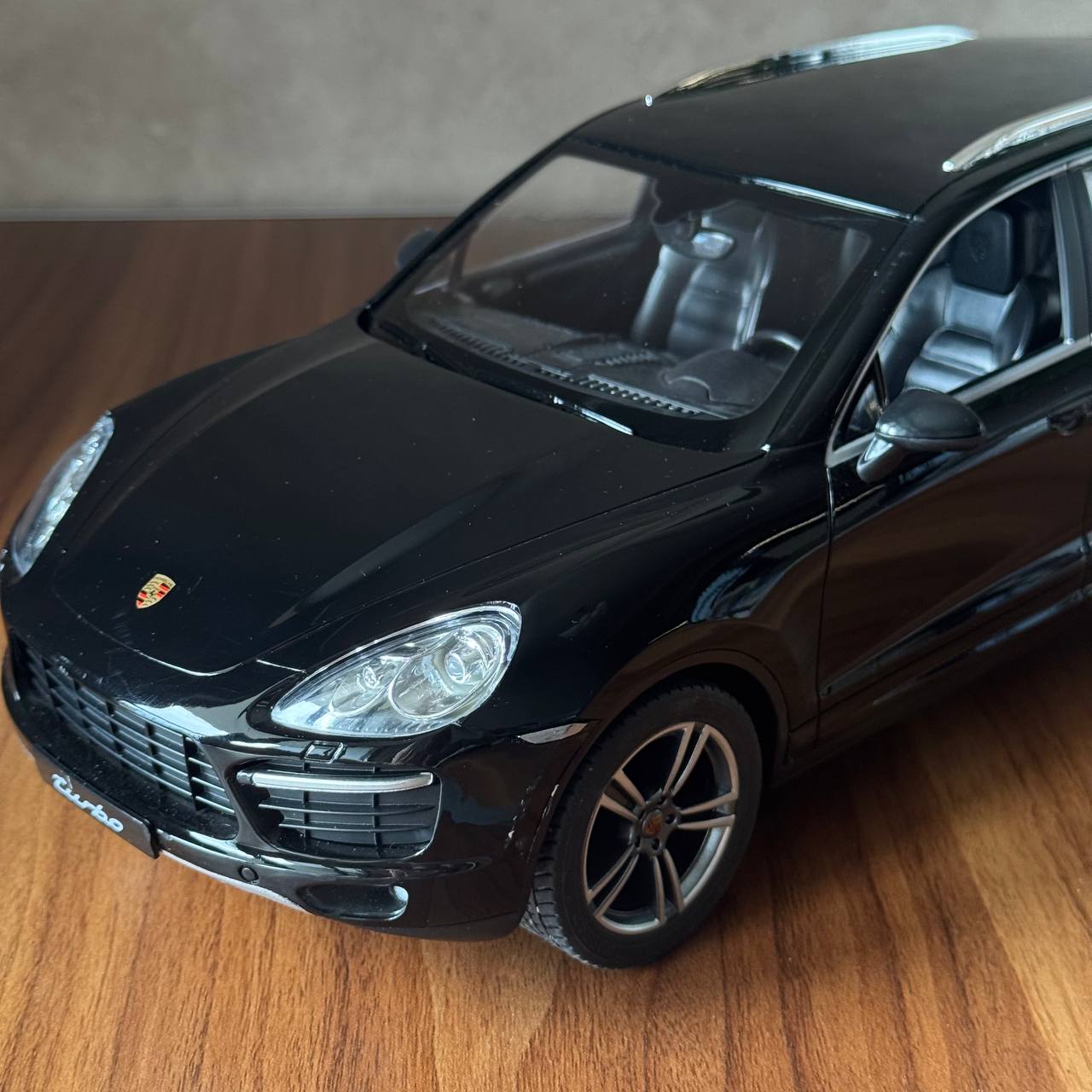 Porsche Cayenne на пульте управления