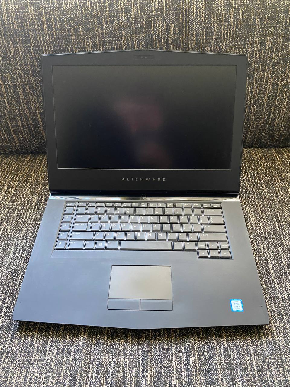 Игровой ноутбук Alienware 15 R3 (P69F001)