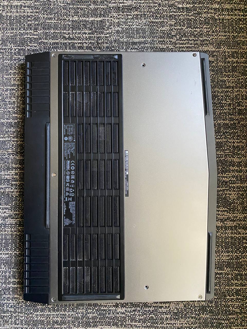 Игровой ноутбук Alienware 15 R3 (P69F001)