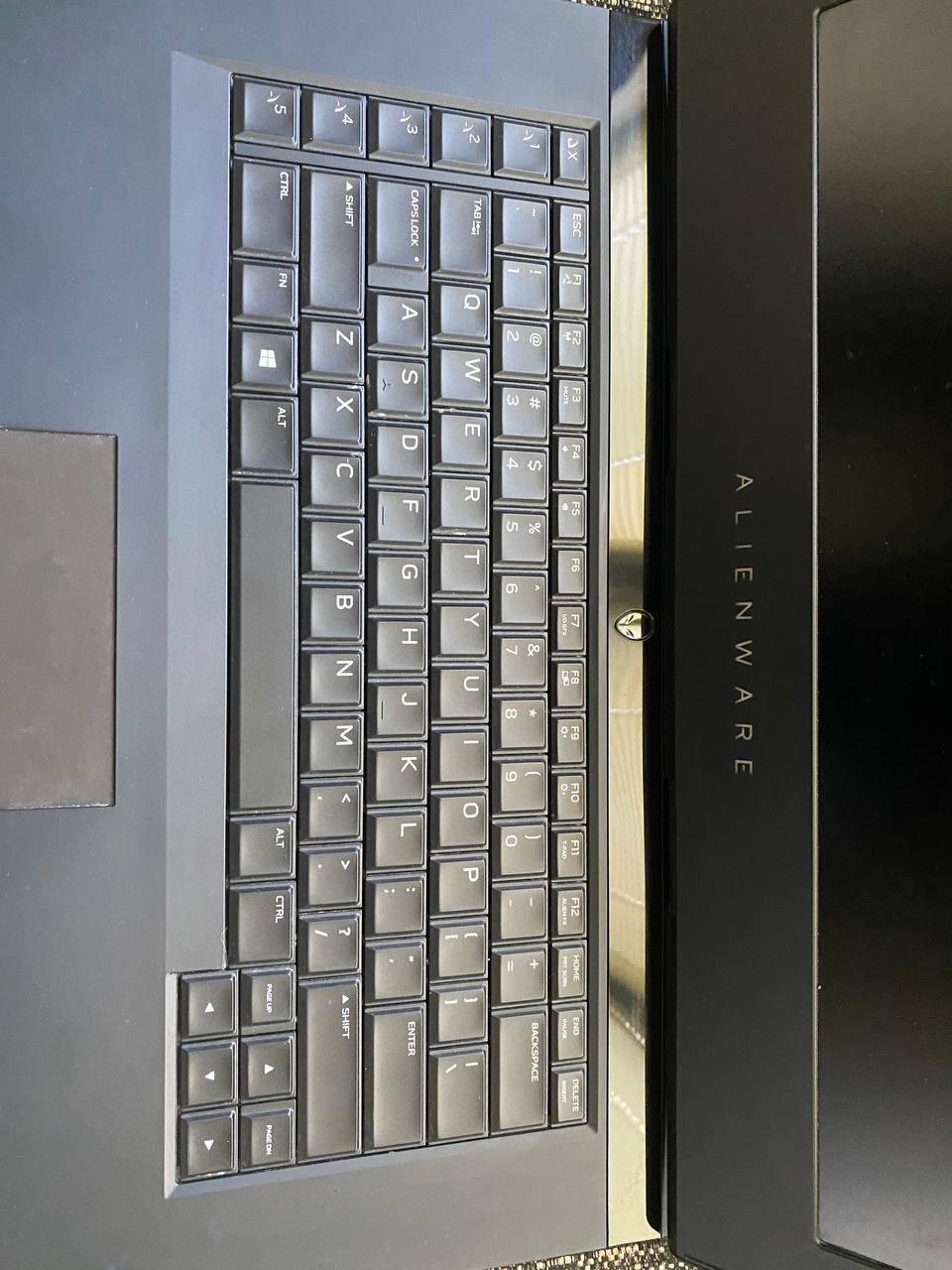 Игровой ноутбук Alienware 15 R3 (P69F001)