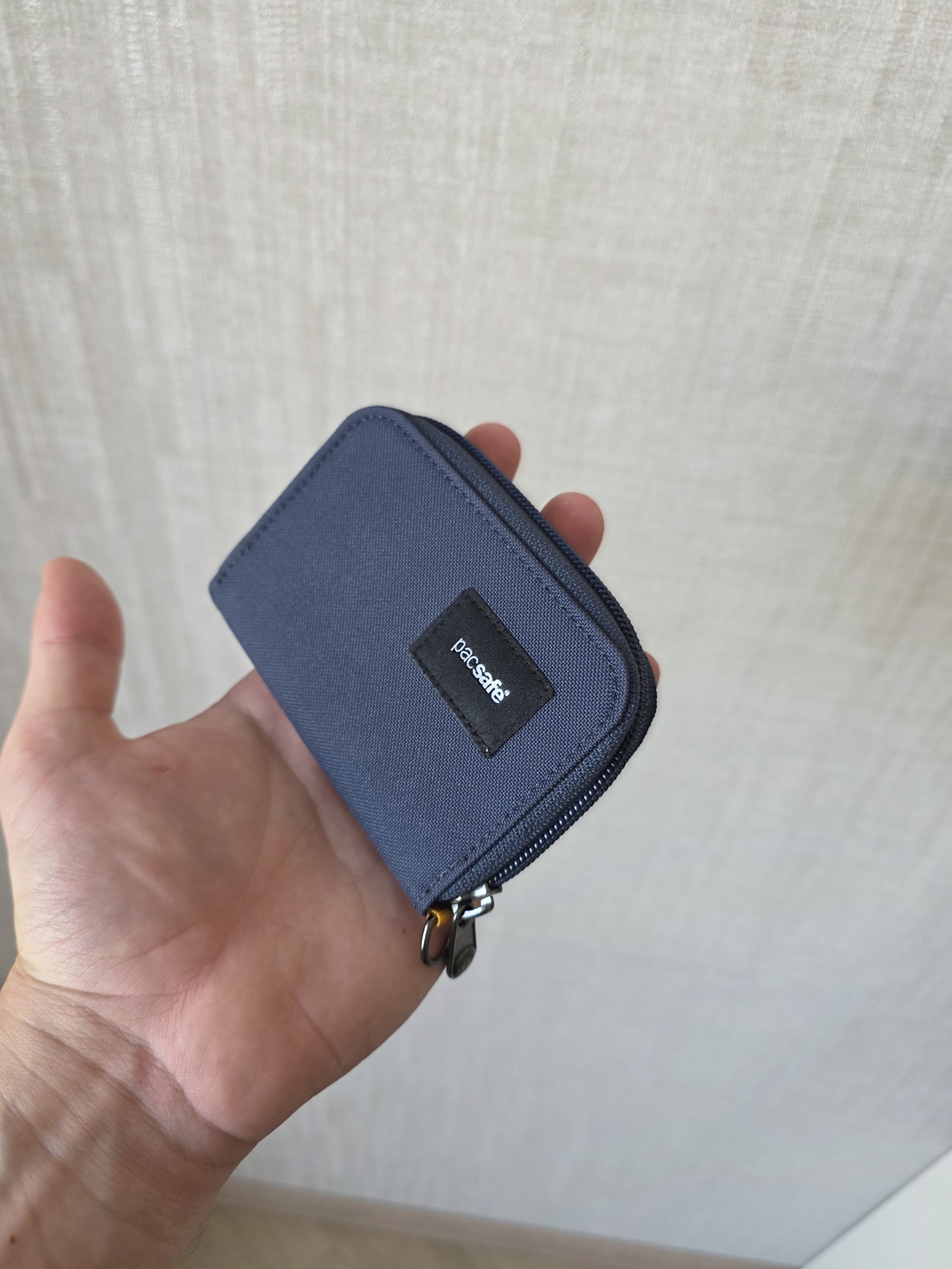Pacsafe RFIDsafe Card Wallet (синий)