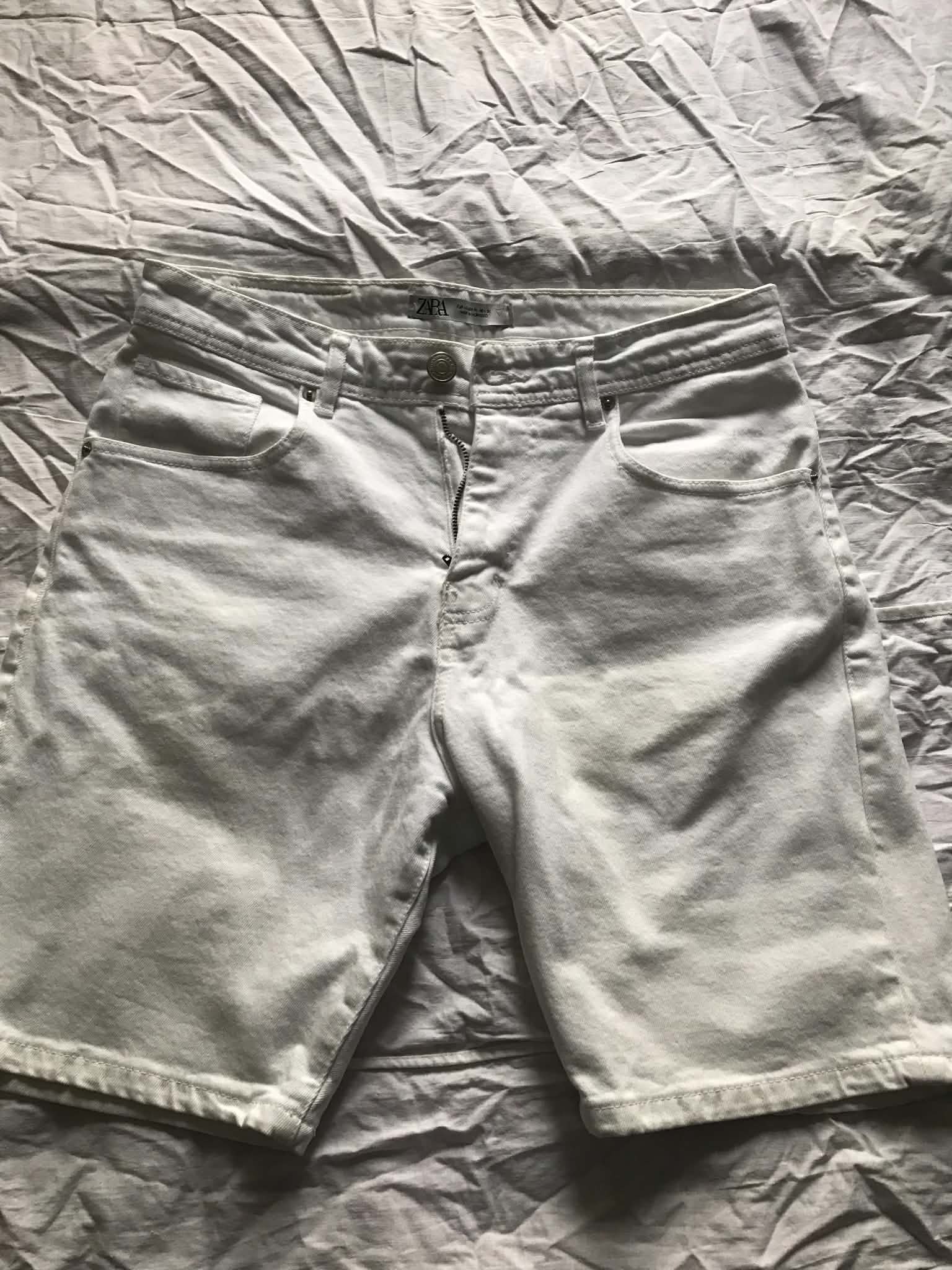 Мужские шорты Zara, размер 40, белые