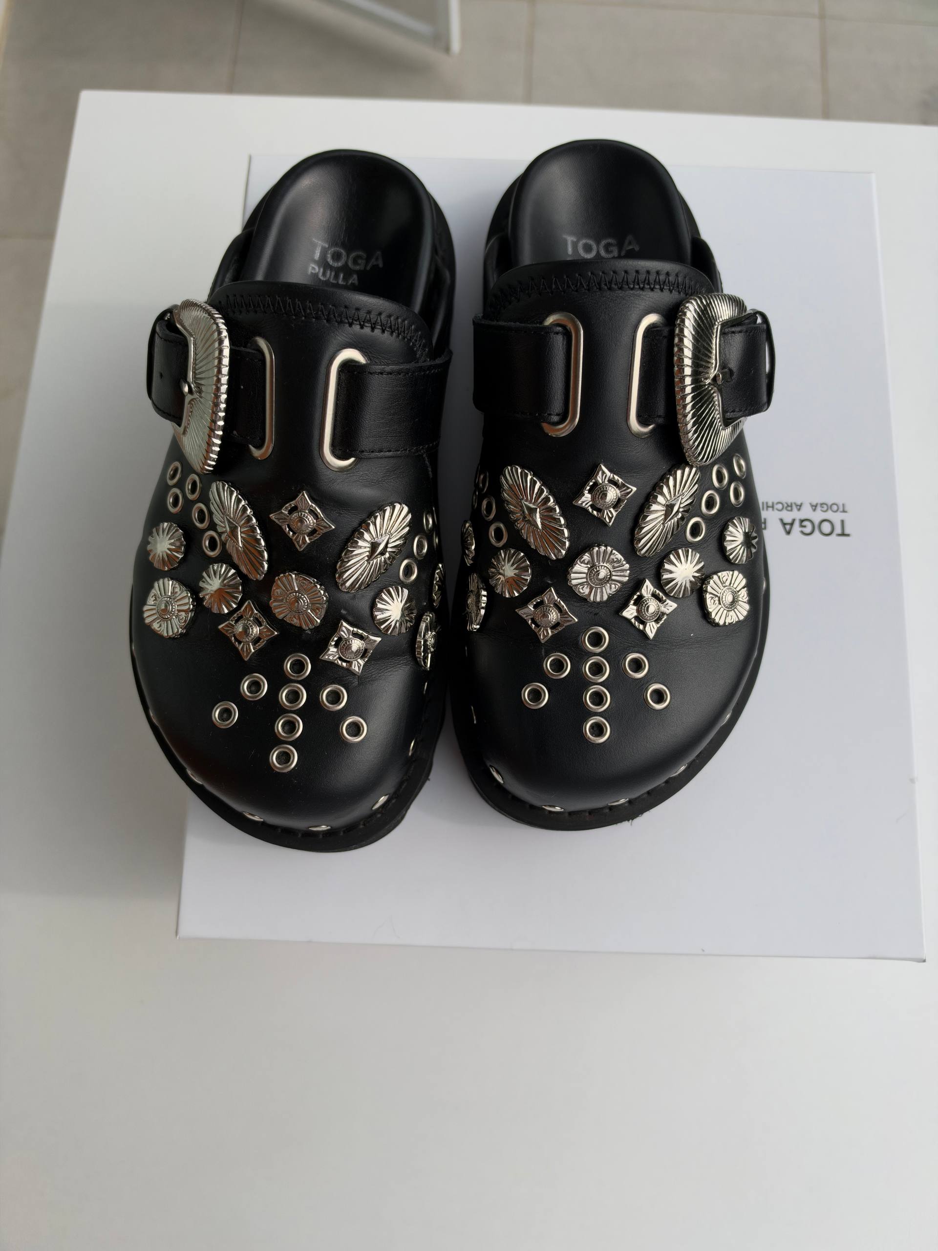 Toga Pulla Sabot Metal Mules, размер 35