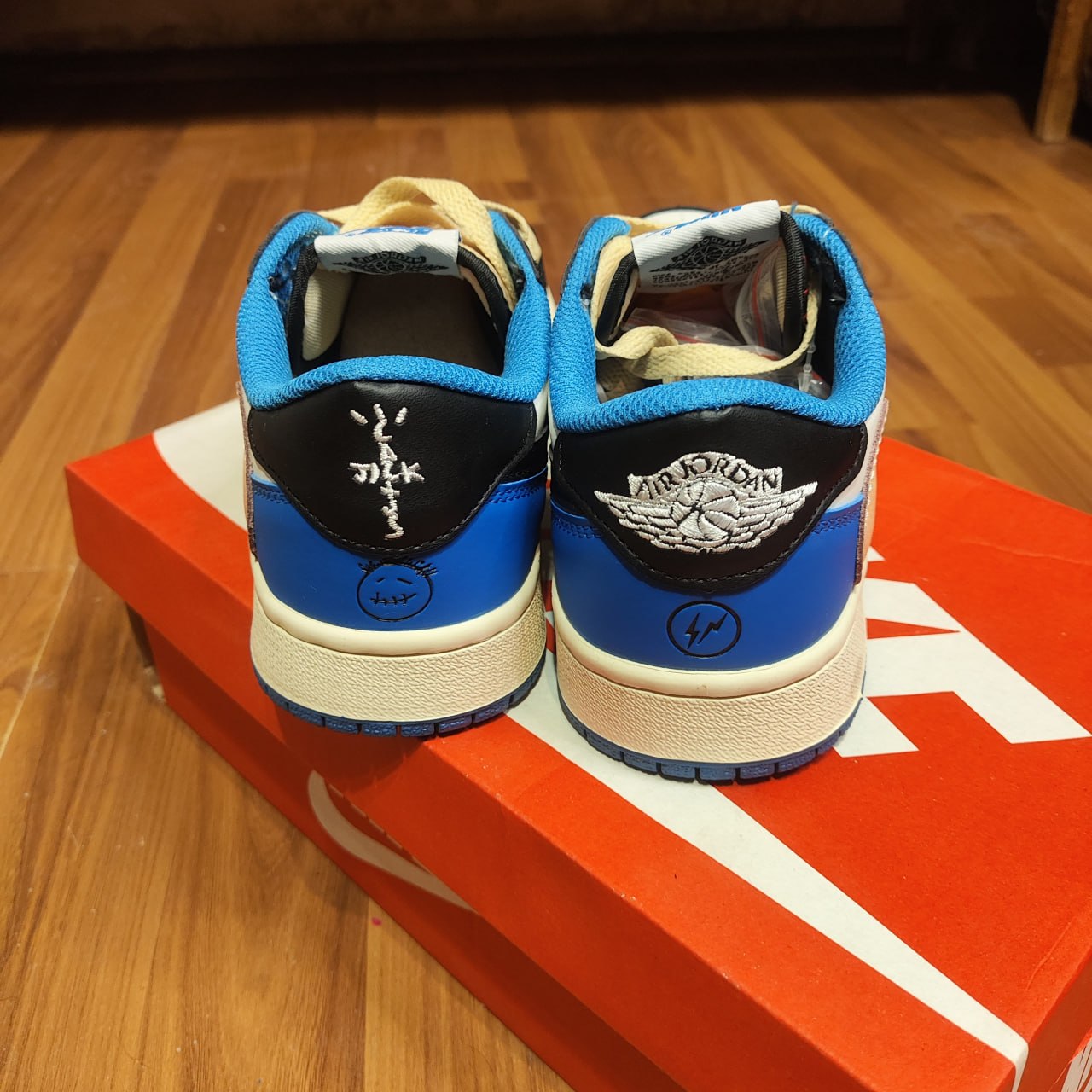 Реплика кроссовок Air Jordan 1 Retro Low Travis Scott Fragment, 38 р-р