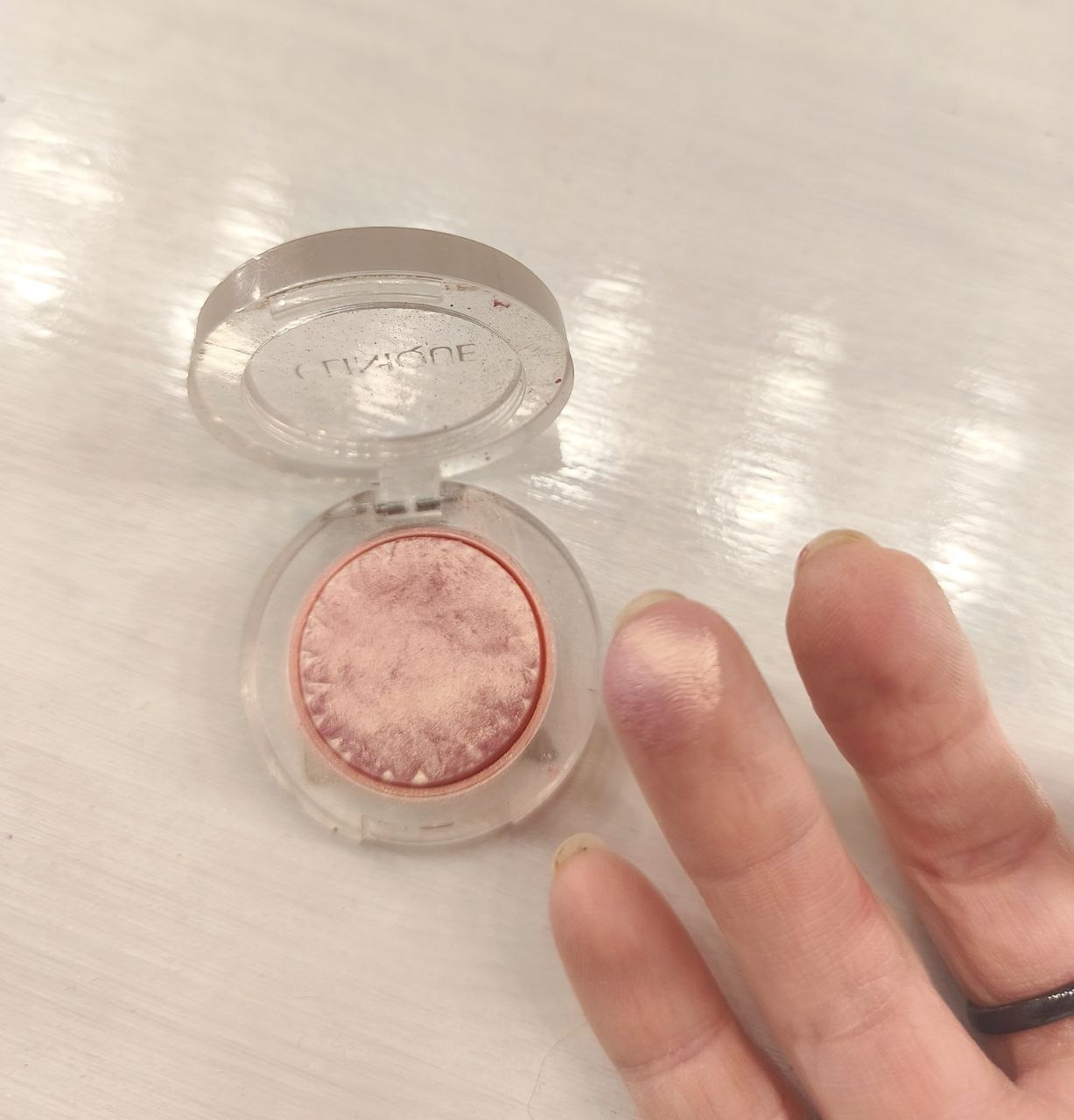 Тени Clinique и пигмент Era Minerals Taupe