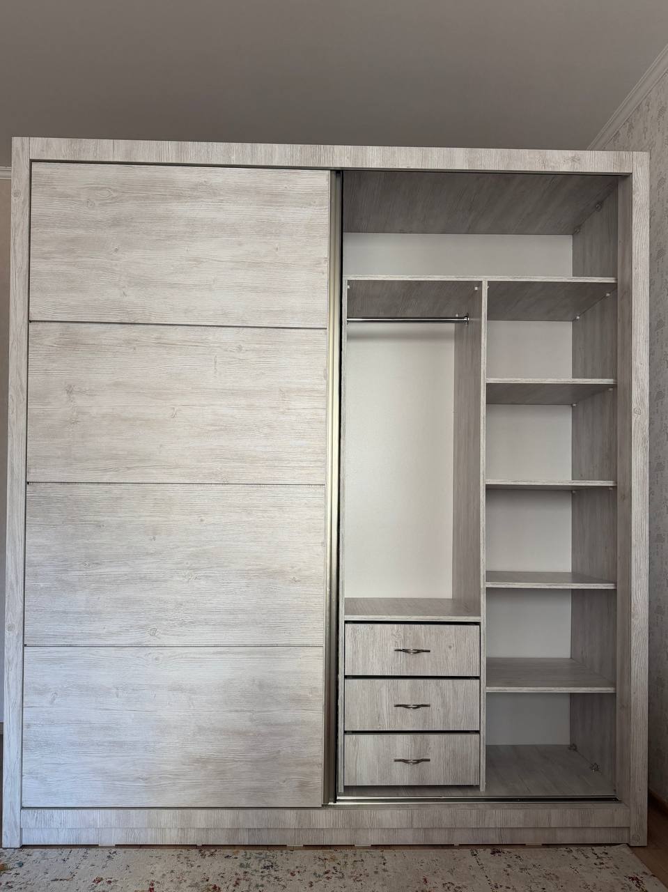 Вместительный шкаф Egger 230x211x62 см