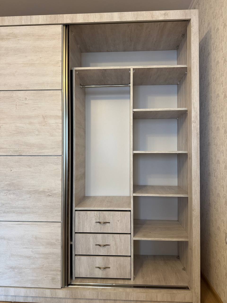 Вместительный шкаф Egger 230x211x62 см