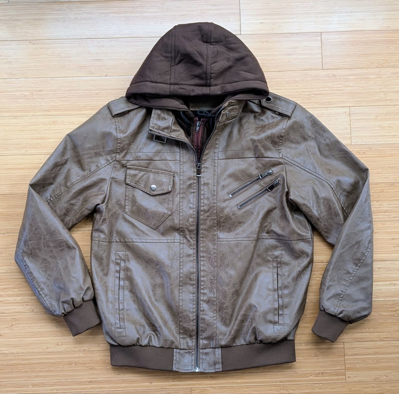 Куртка-бомбер 2-в-1 из PU-экокожи с капюшоном, 2XL