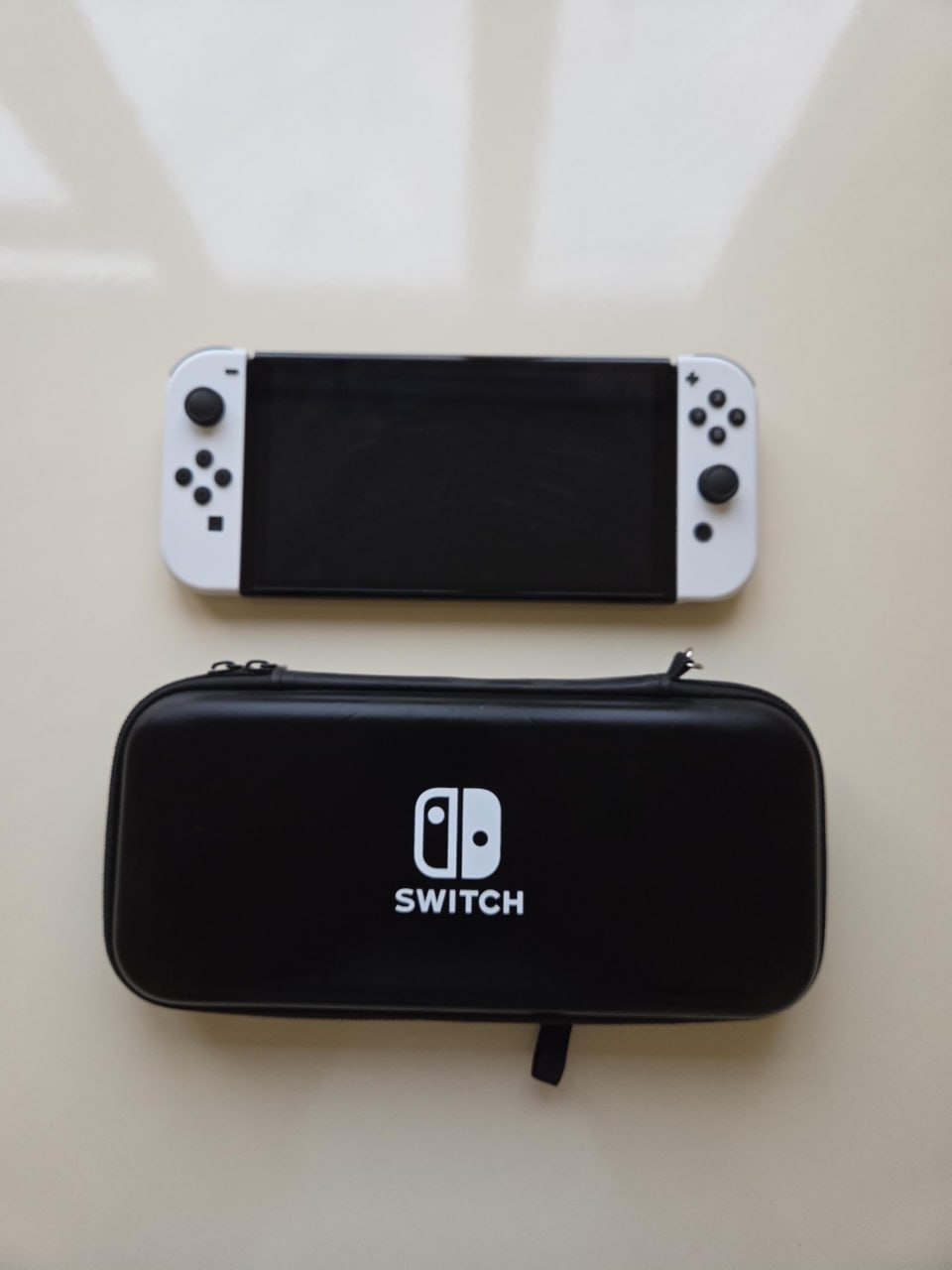 Nintendo Switch OLED с чехлом-сумкой