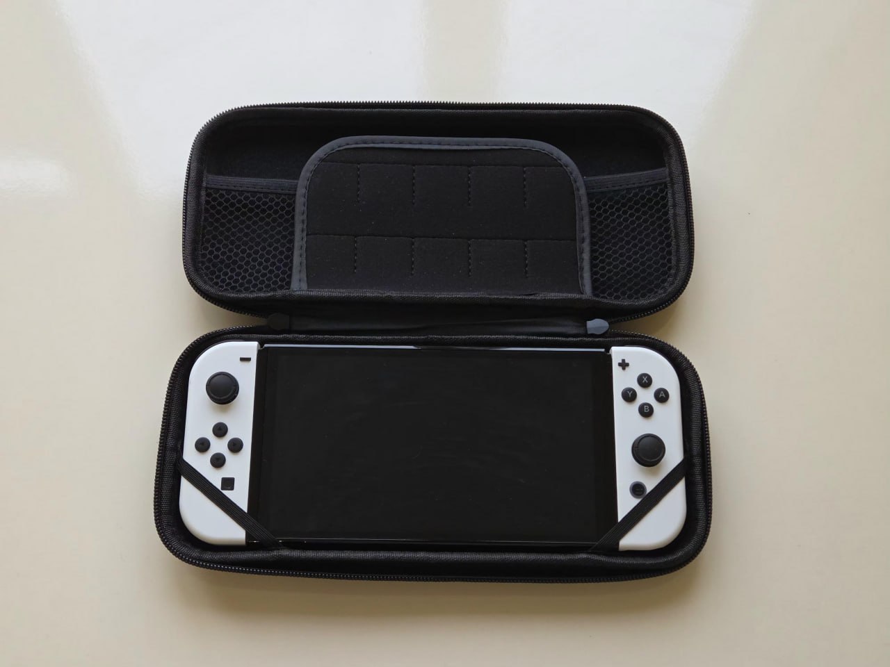 Nintendo Switch OLED с чехлом-сумкой