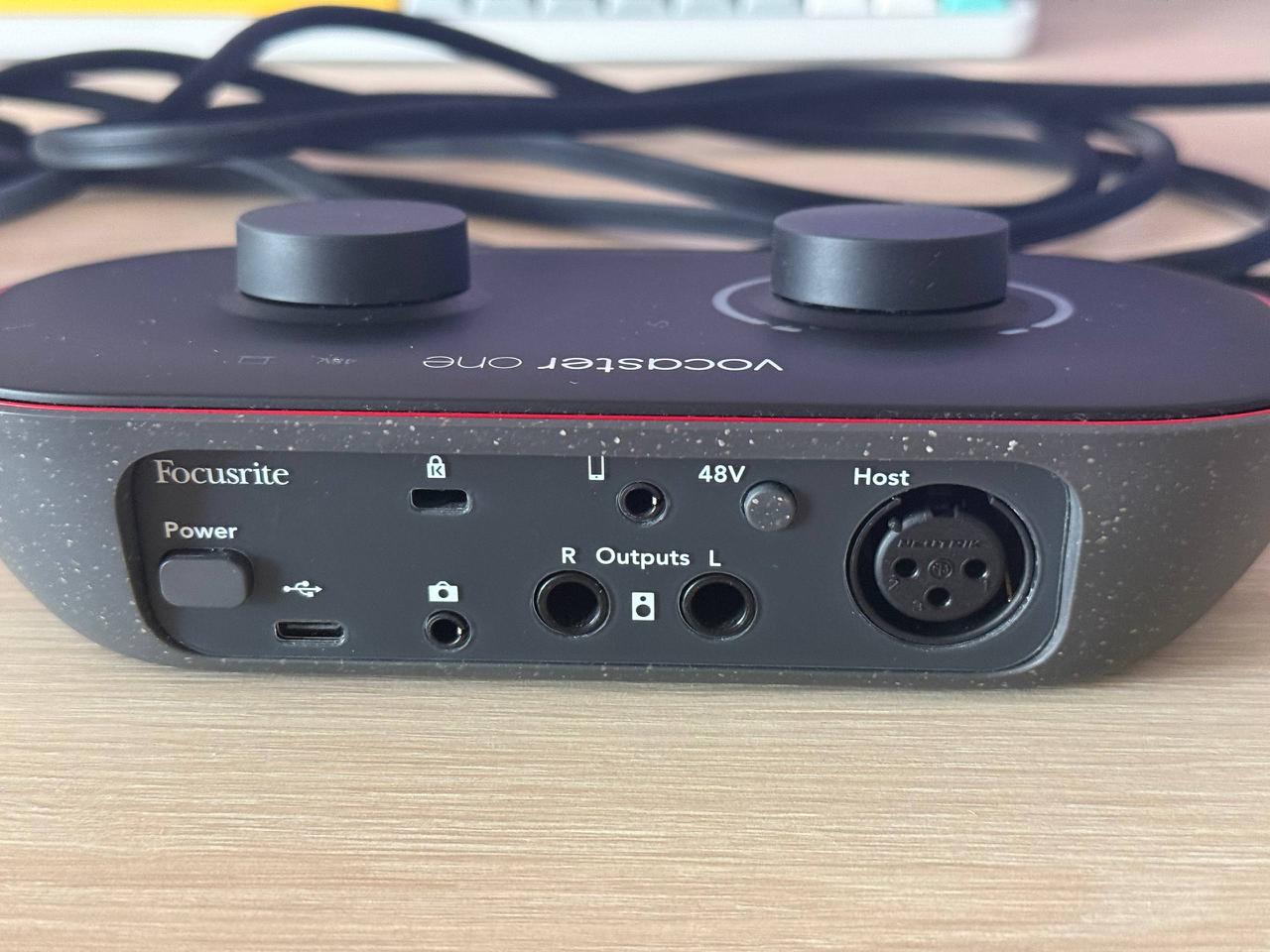 Focusrite Vocaster One + XLR кабель 2.5 м