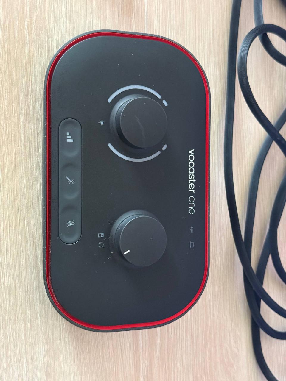 Focusrite Vocaster One + XLR кабель 2.5 м