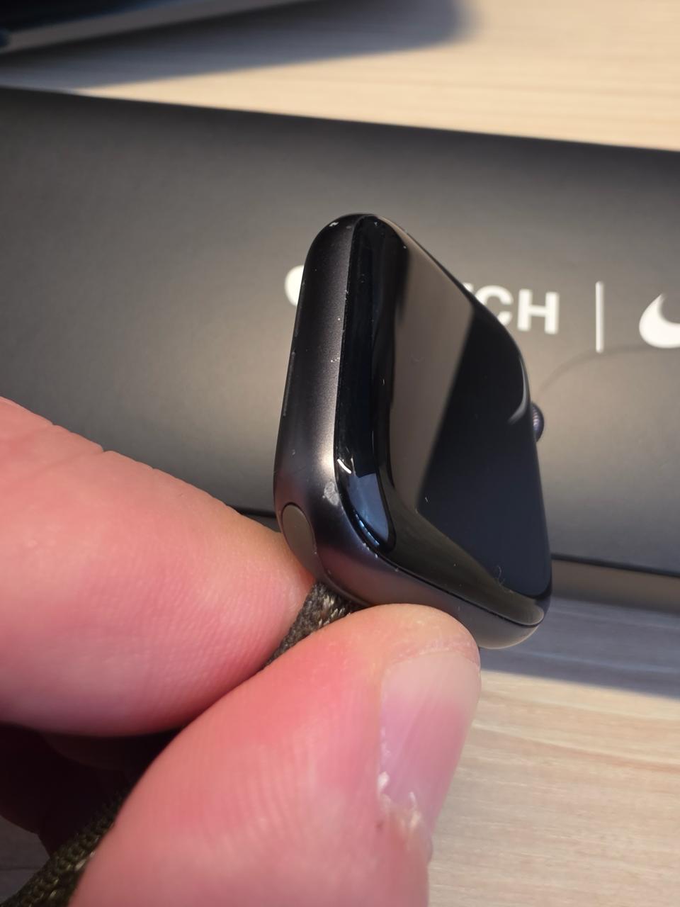 Apple Watch Nike SE 40mm Space Gray LTE