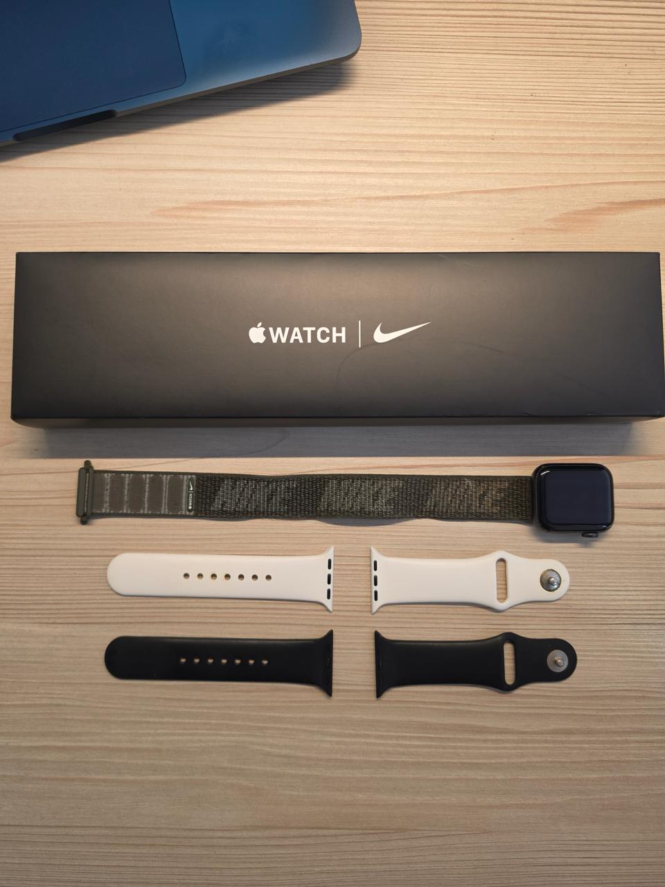 Apple Watch Nike SE 40mm Space Gray LTE