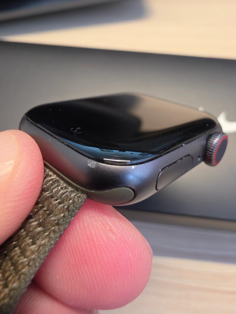 Apple Watch Nike SE 40mm Space Gray LTE