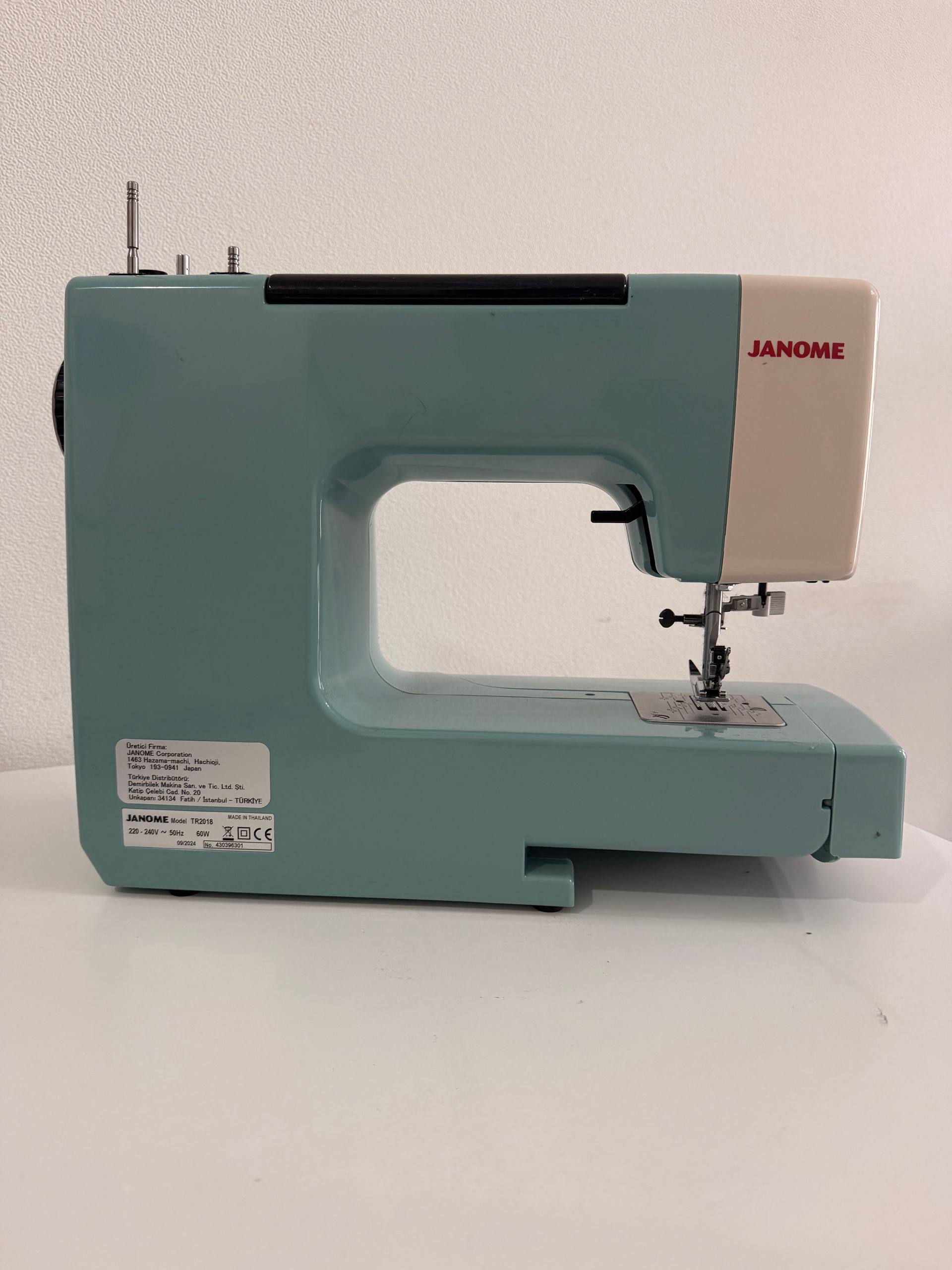 Швейная машина Janome TR2018 с набором для шитья