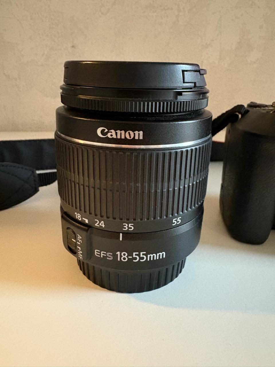 Canon EOS 250D с объективом EF-S 18-55mm