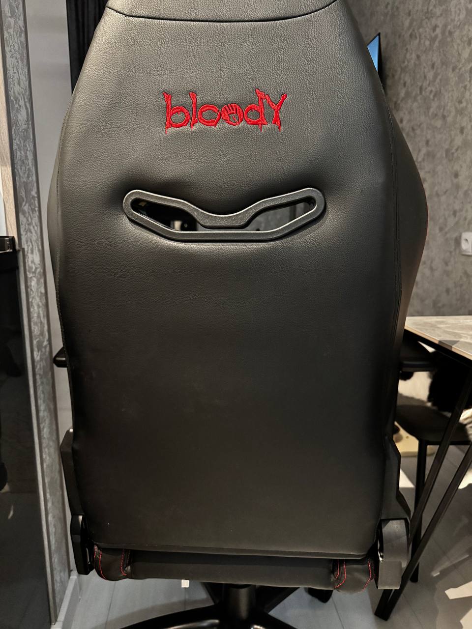 Кресло Bloody