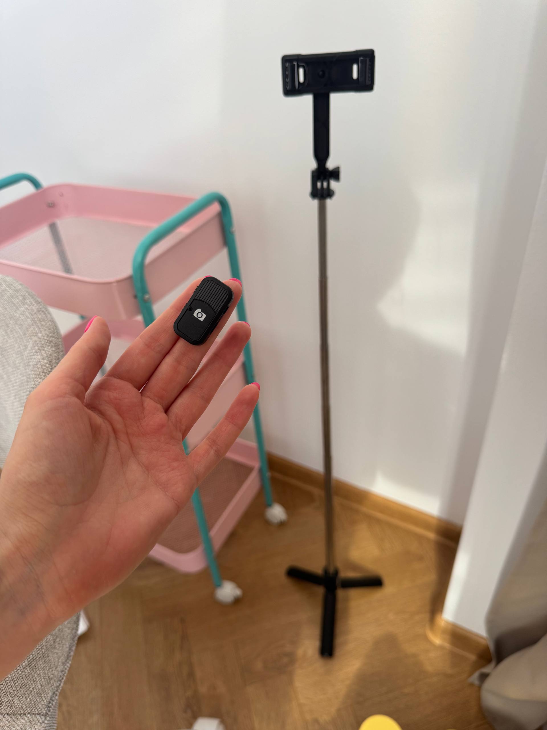 Штатив-селфи-палка с Bluetooth кнопкой, до 100 см