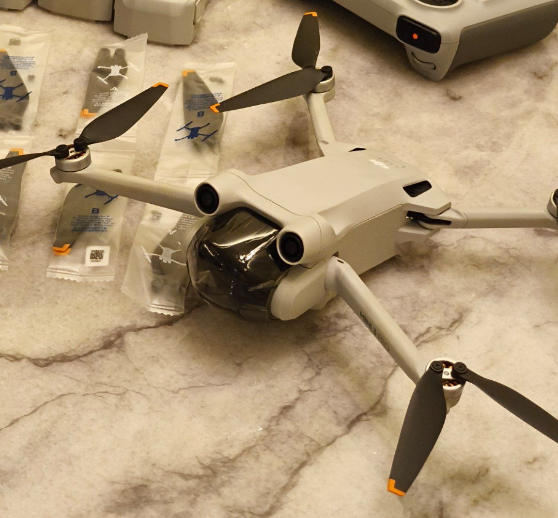 Квадрокоптер DJI Mini 3 Pro RC