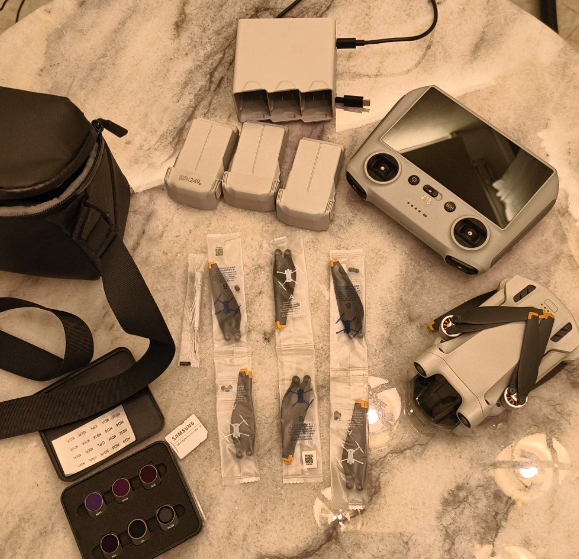 Квадрокоптер DJI Mini 3 Pro RC