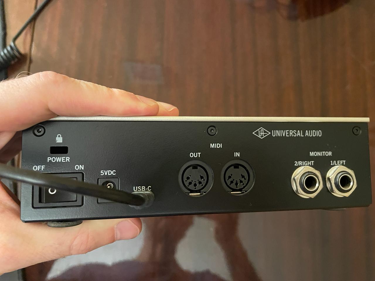 Аудиокарта Universal Audio Volt 2