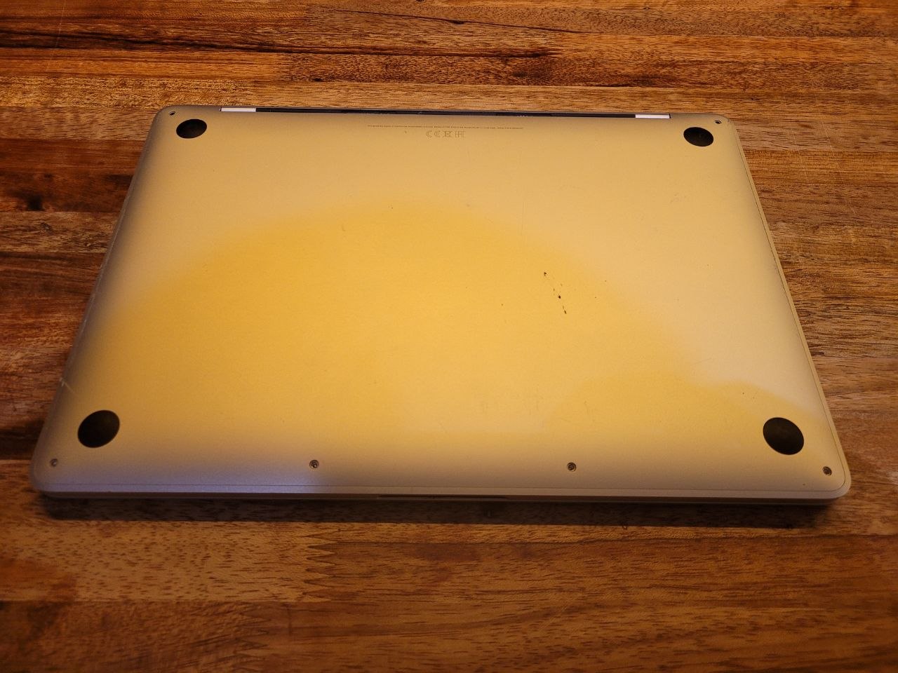 MacBook нерабочий на запчасти