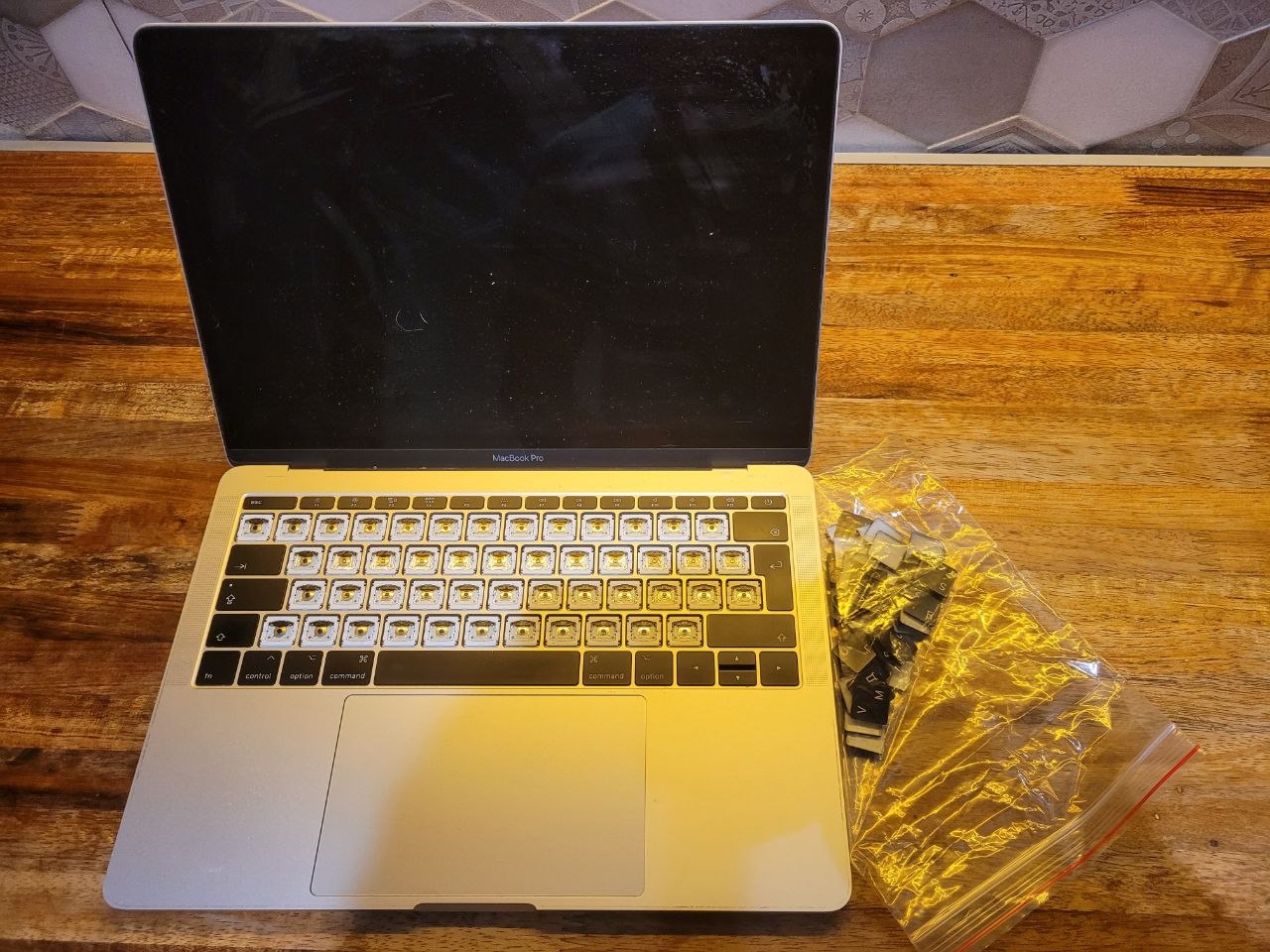 MacBook нерабочий на запчасти