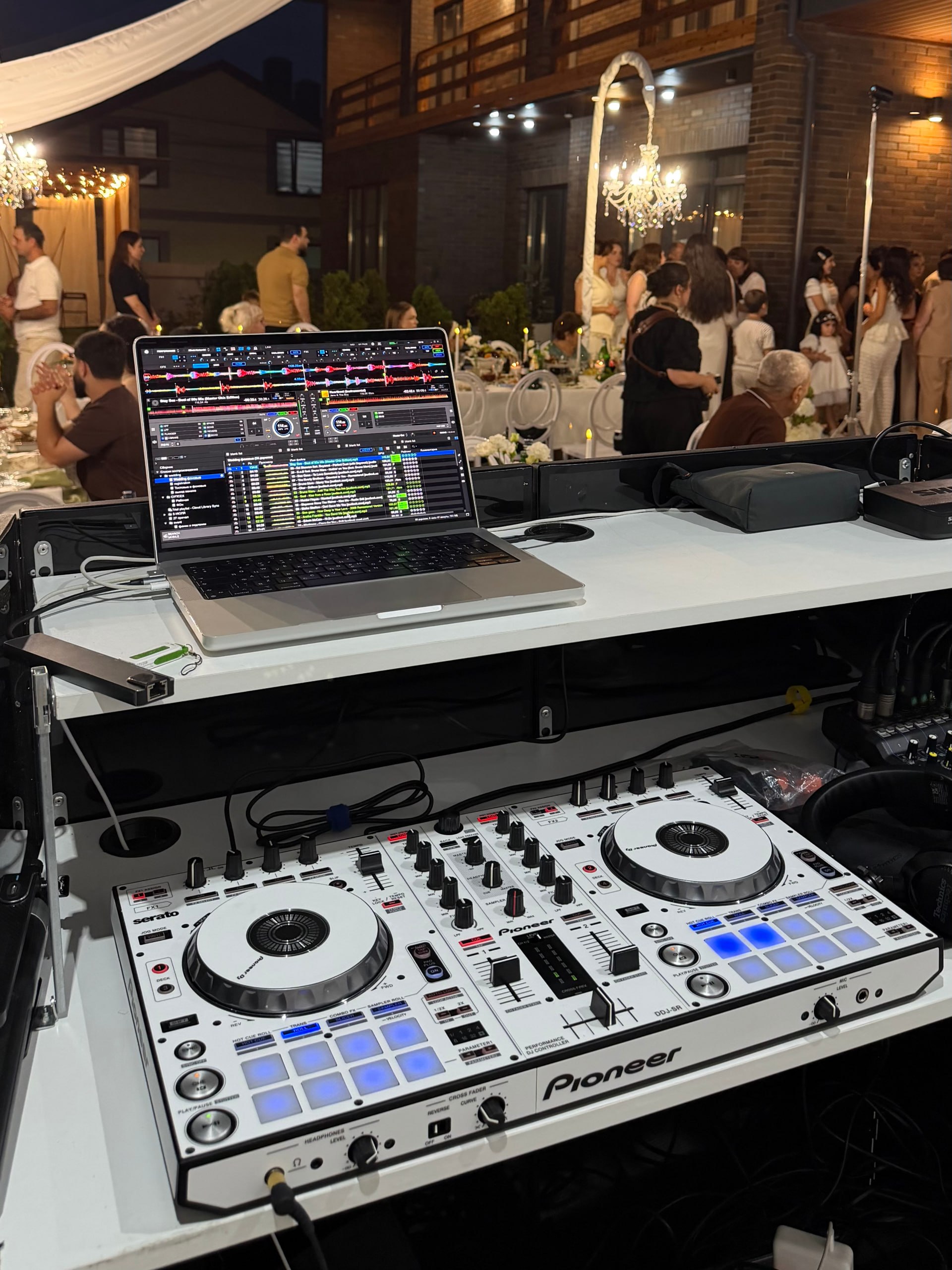 DJ контроллер Pioneer DDJ-SR с сумкой и проводами