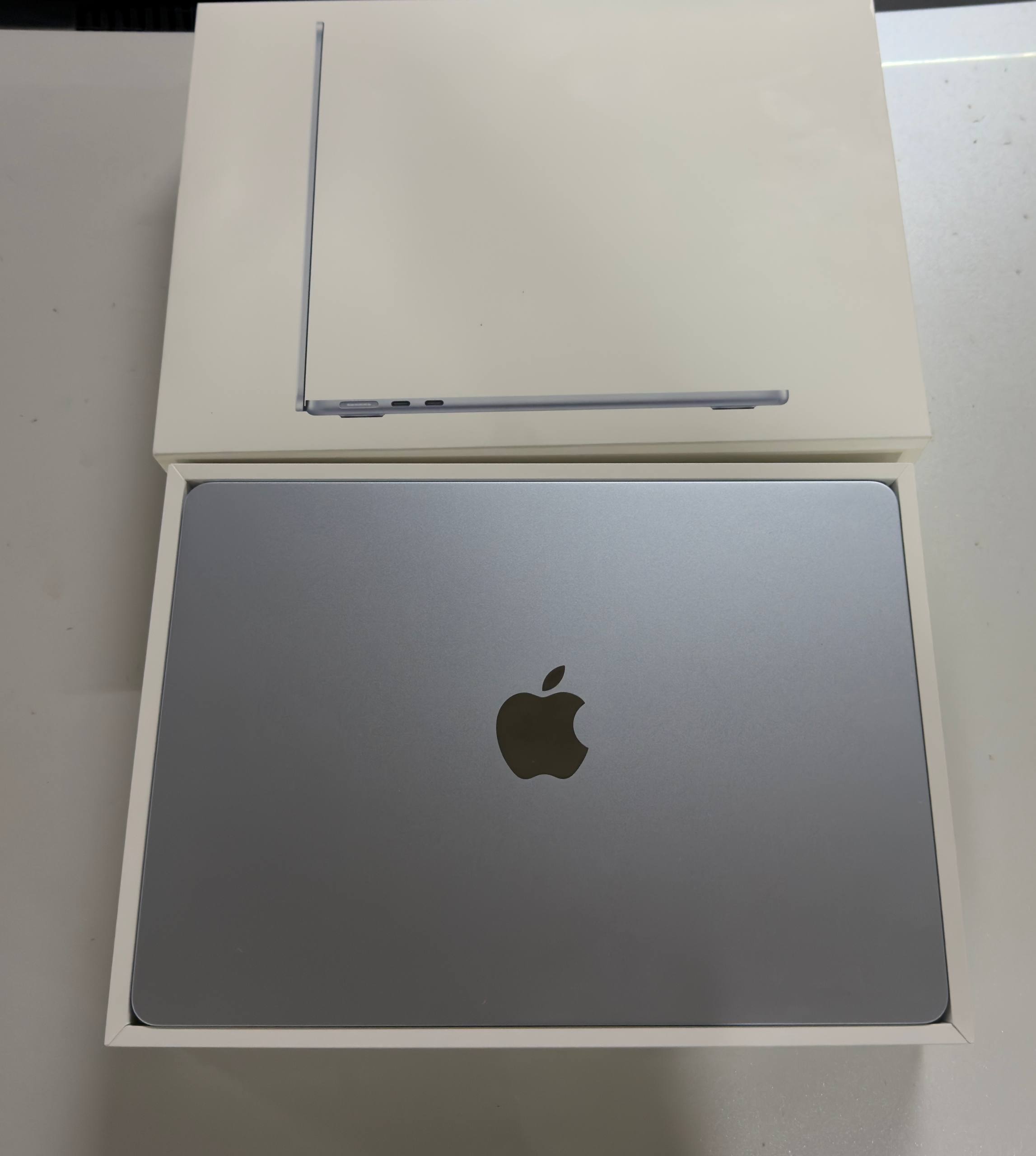 MacBook Air 13,6 дюйма (2025) M4 16 ГБ / 256 ГБ, sky blue