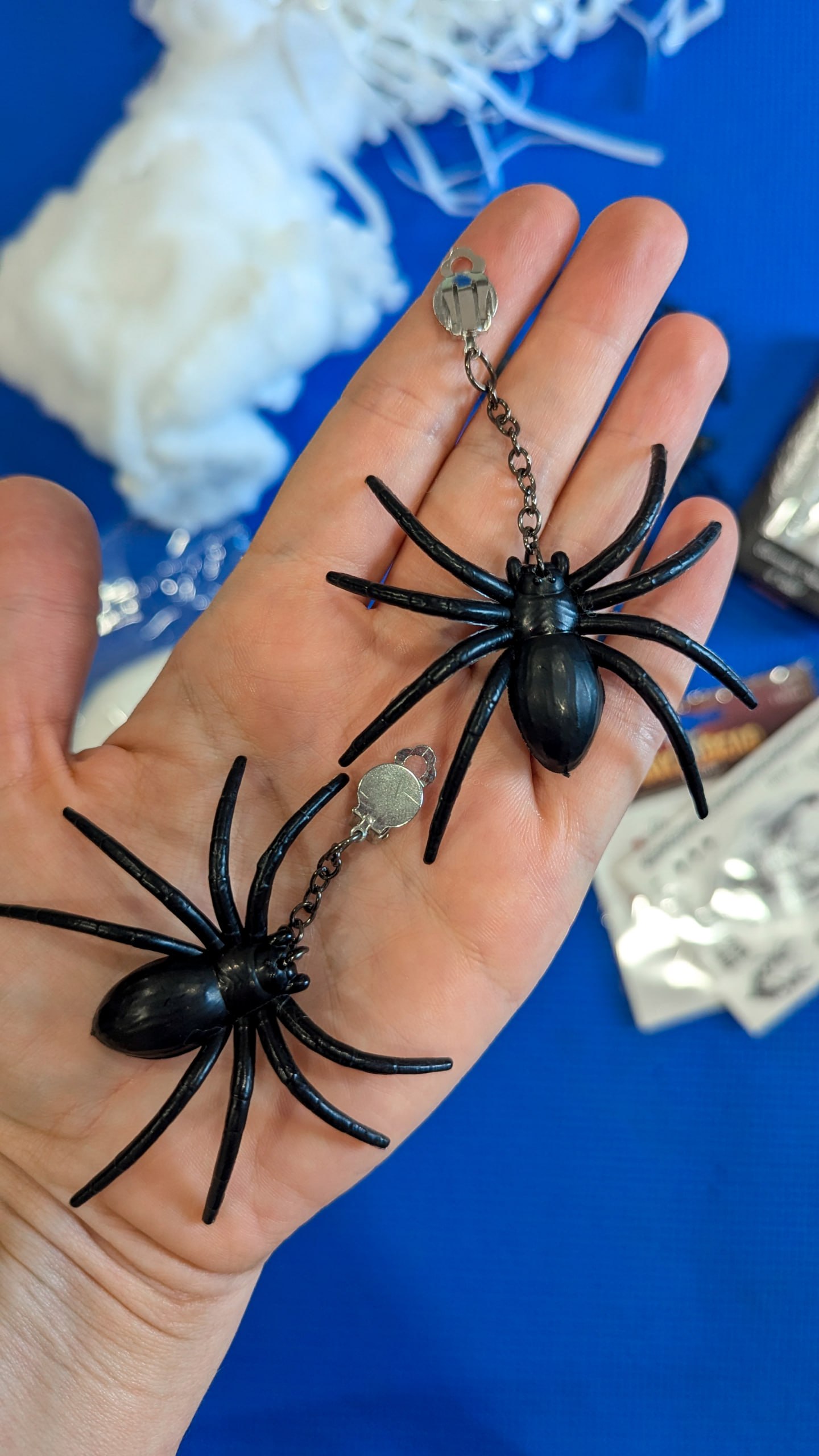 Набор декора на Halloween: паутина, пауки, гирлянды, свечки, серьги-клипсы