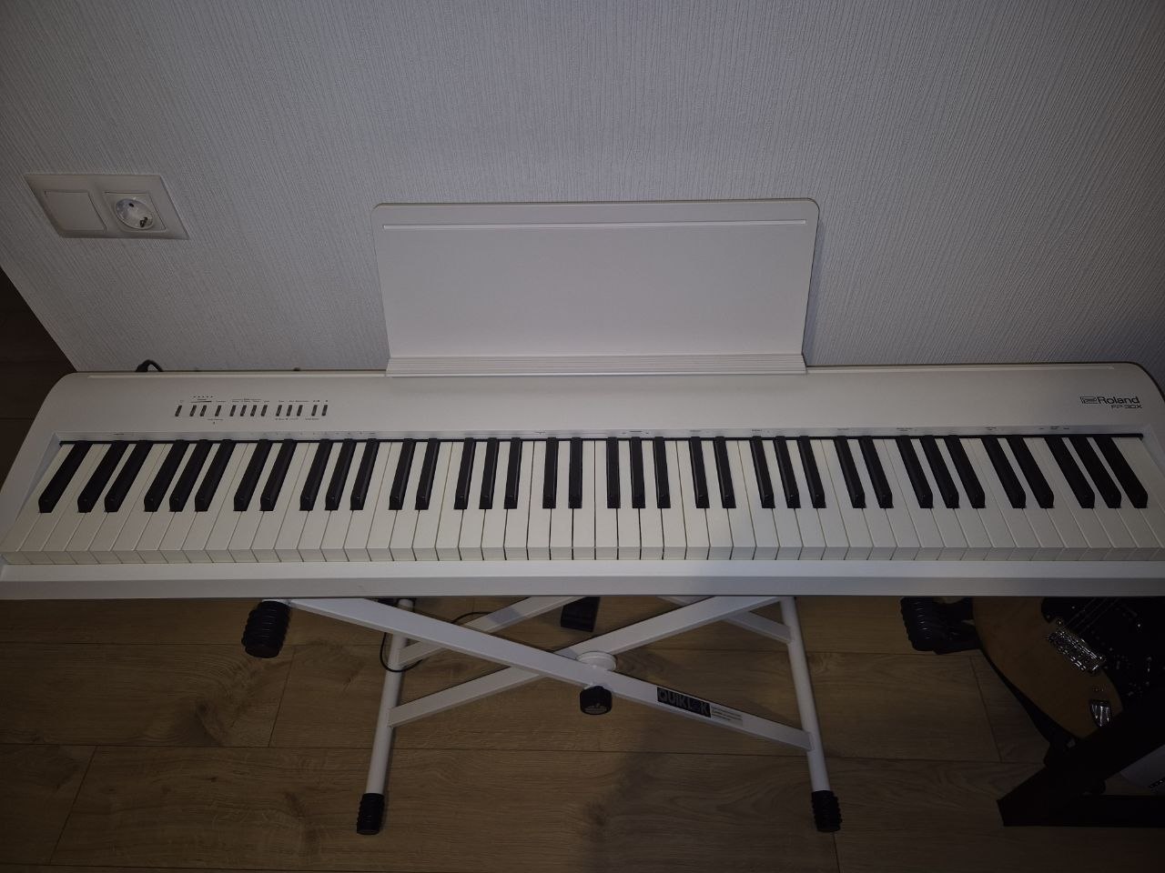 Цифровое пианино Roland FP-30X + стойка Quik Lok